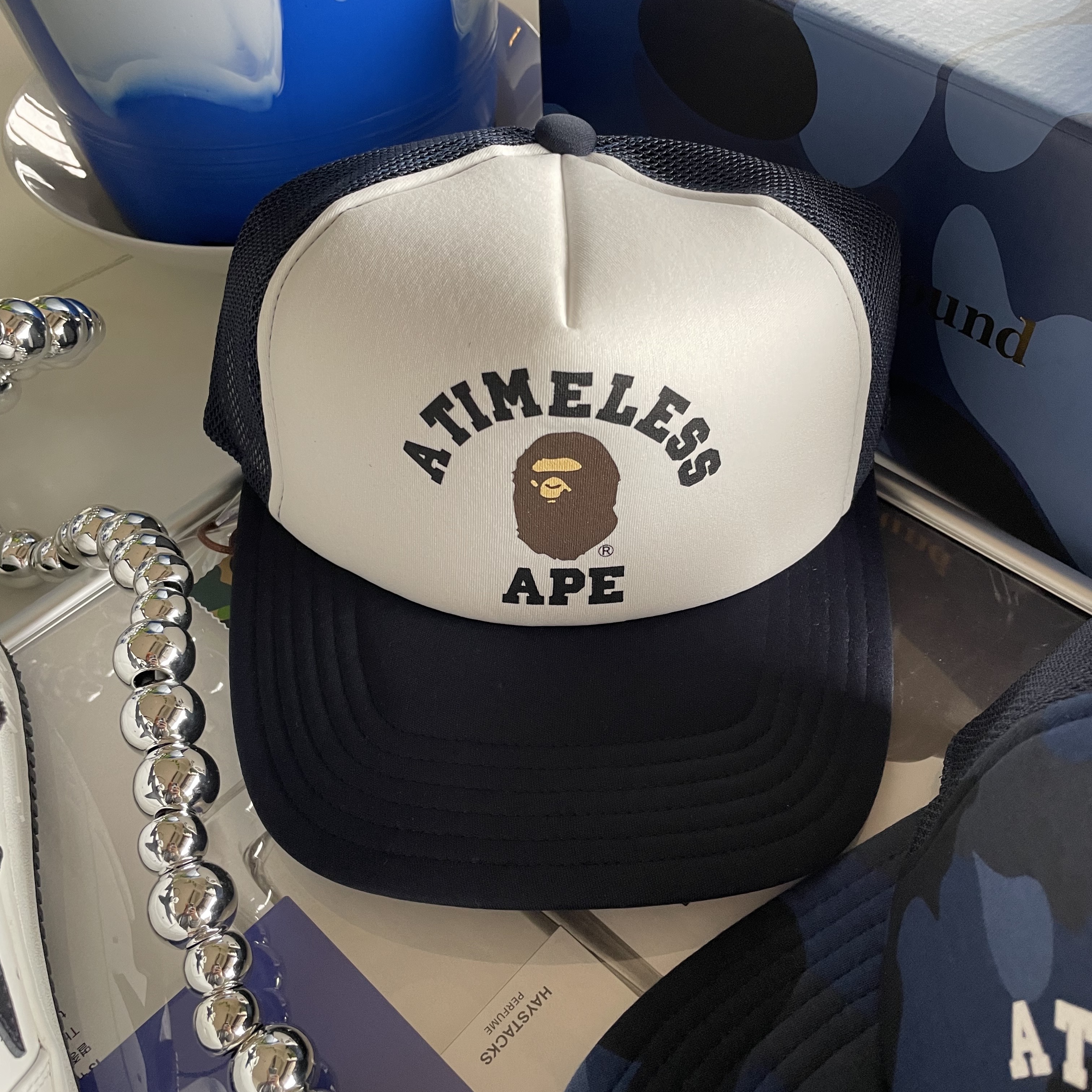 BAPE x JJJJound Bape Sta Low White Navy, BAPE x JJJJound Color Camo College Mesh Cap Navy 착용 스타일 - 3