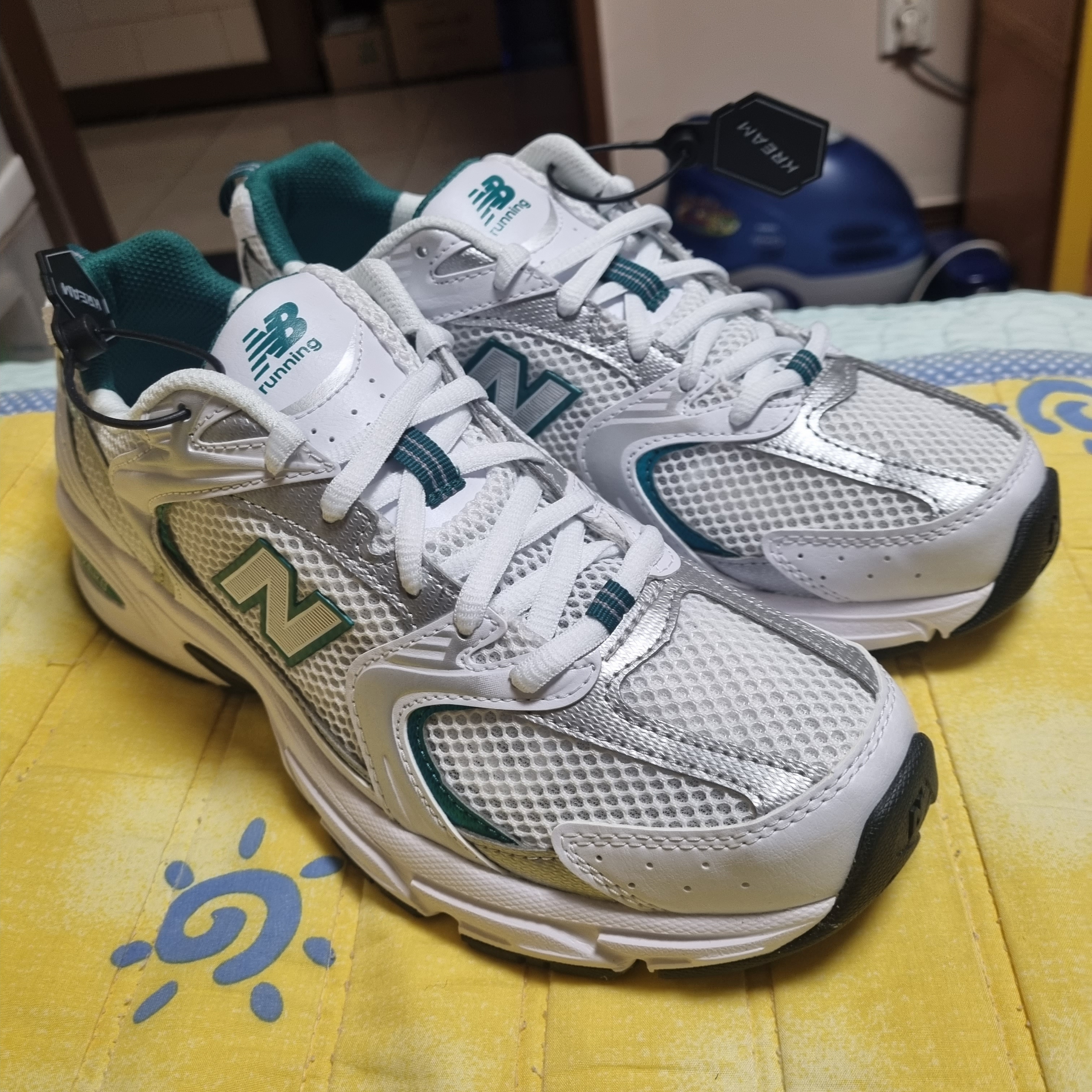 New Balance 530 White Mint 착용 스타일
