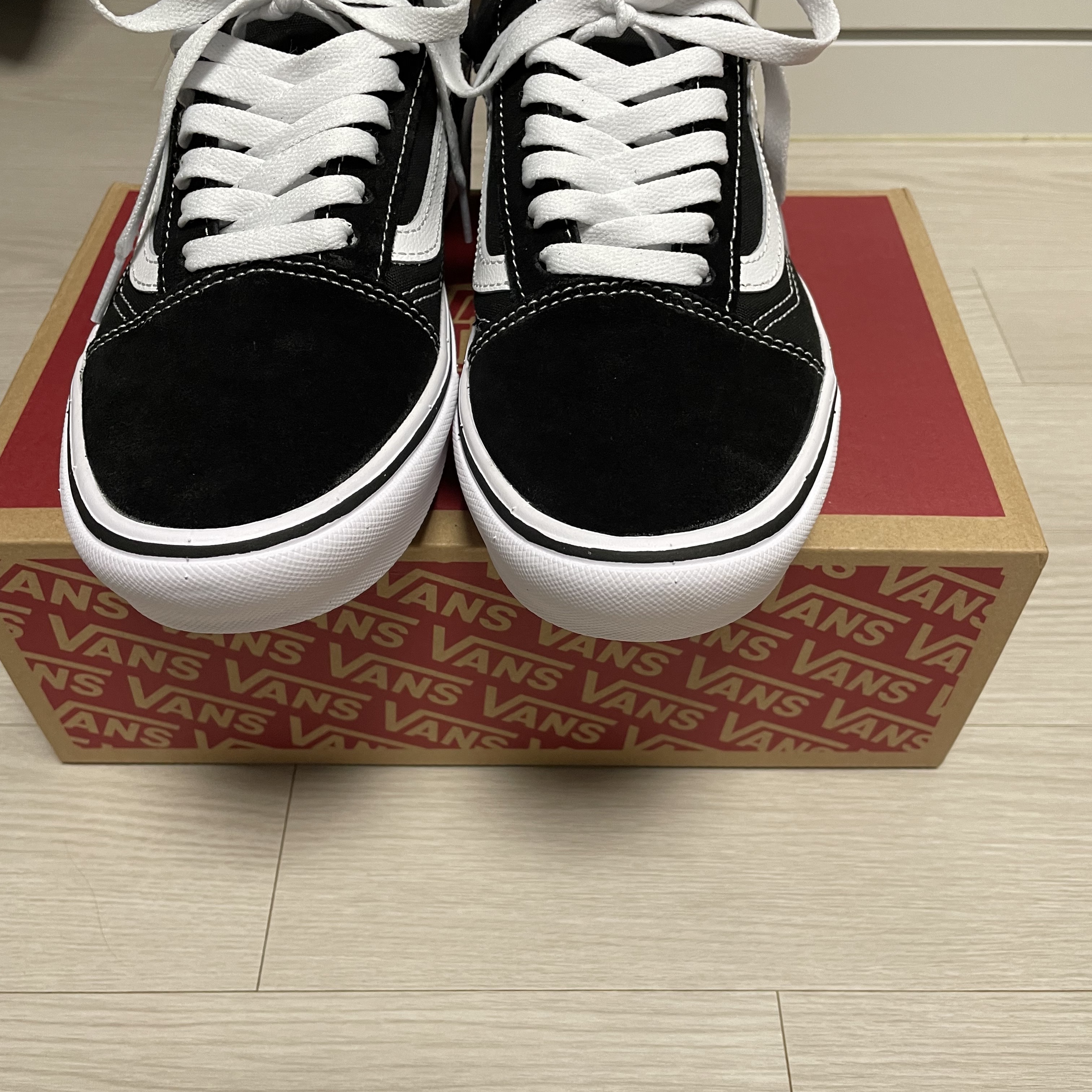 Vans ComfyCush Old Skool Black True white 착용 스타일