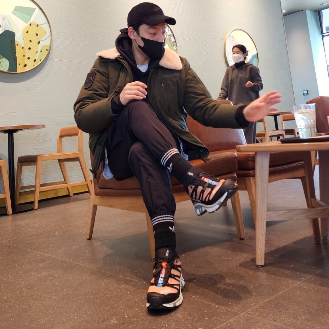 Salomon XT-4 Tobacco Brown 착용 스타일