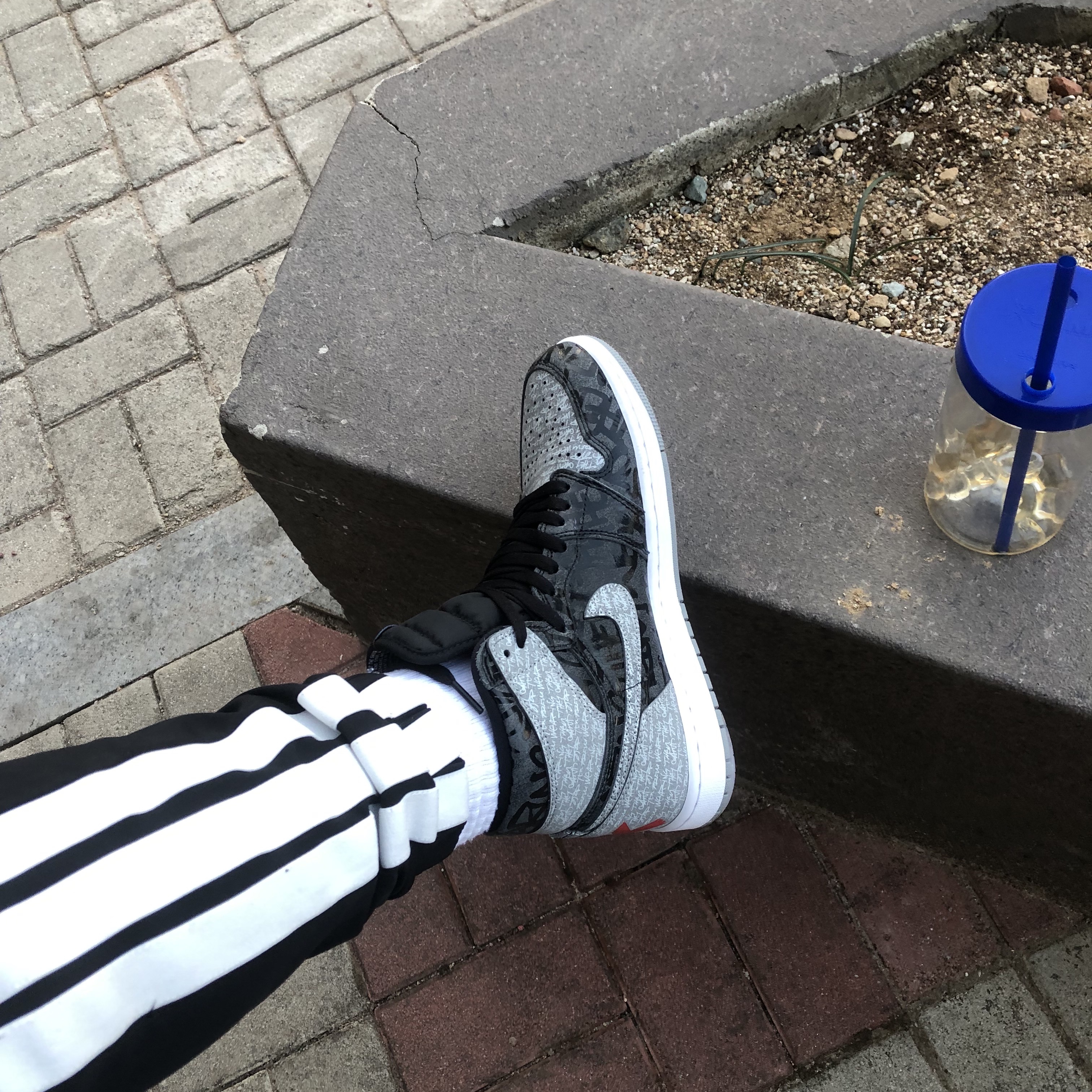 Jordan 1 Retro High OG Rebellionaire 착용 스타일 - 1