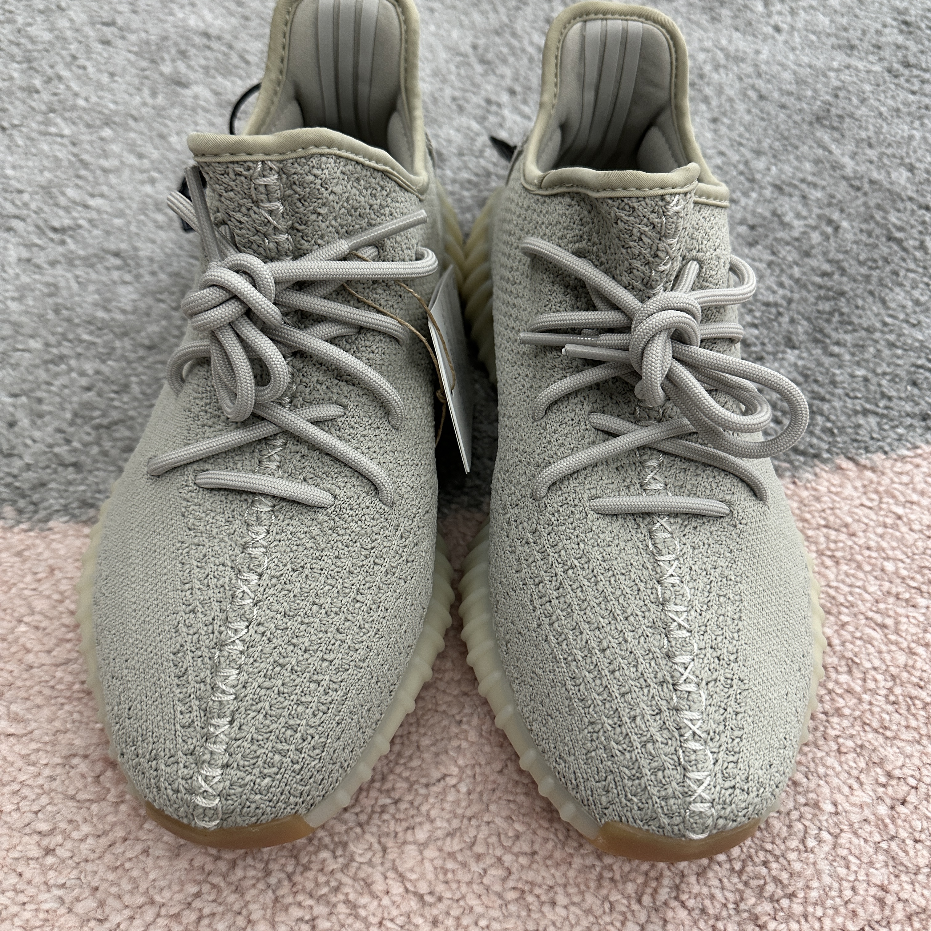 Adidas Yeezy Boost 350 V2 Sesame 2022 착용 스타일 - 1