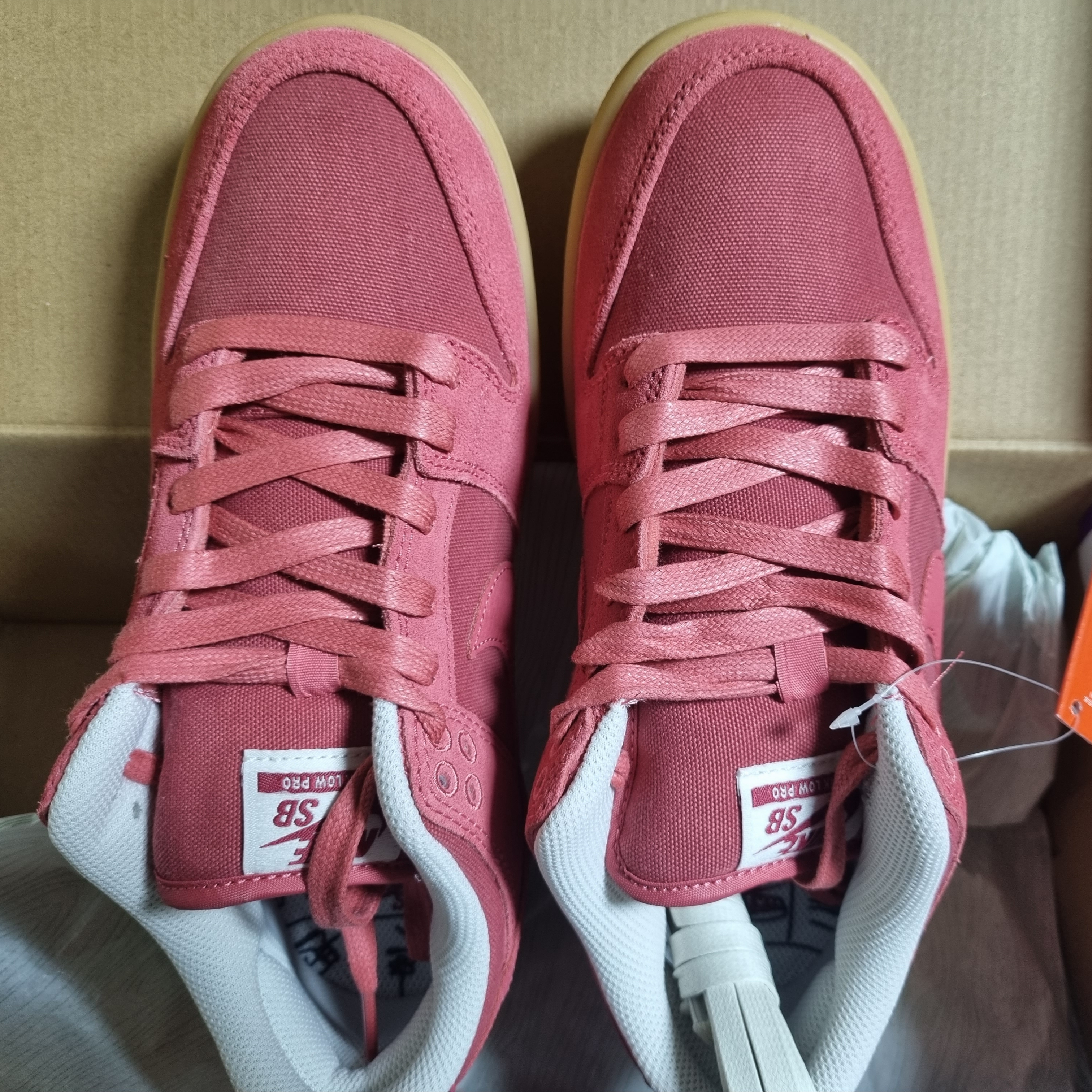 Nike SB Dunk Low Adobe 착용 스타일