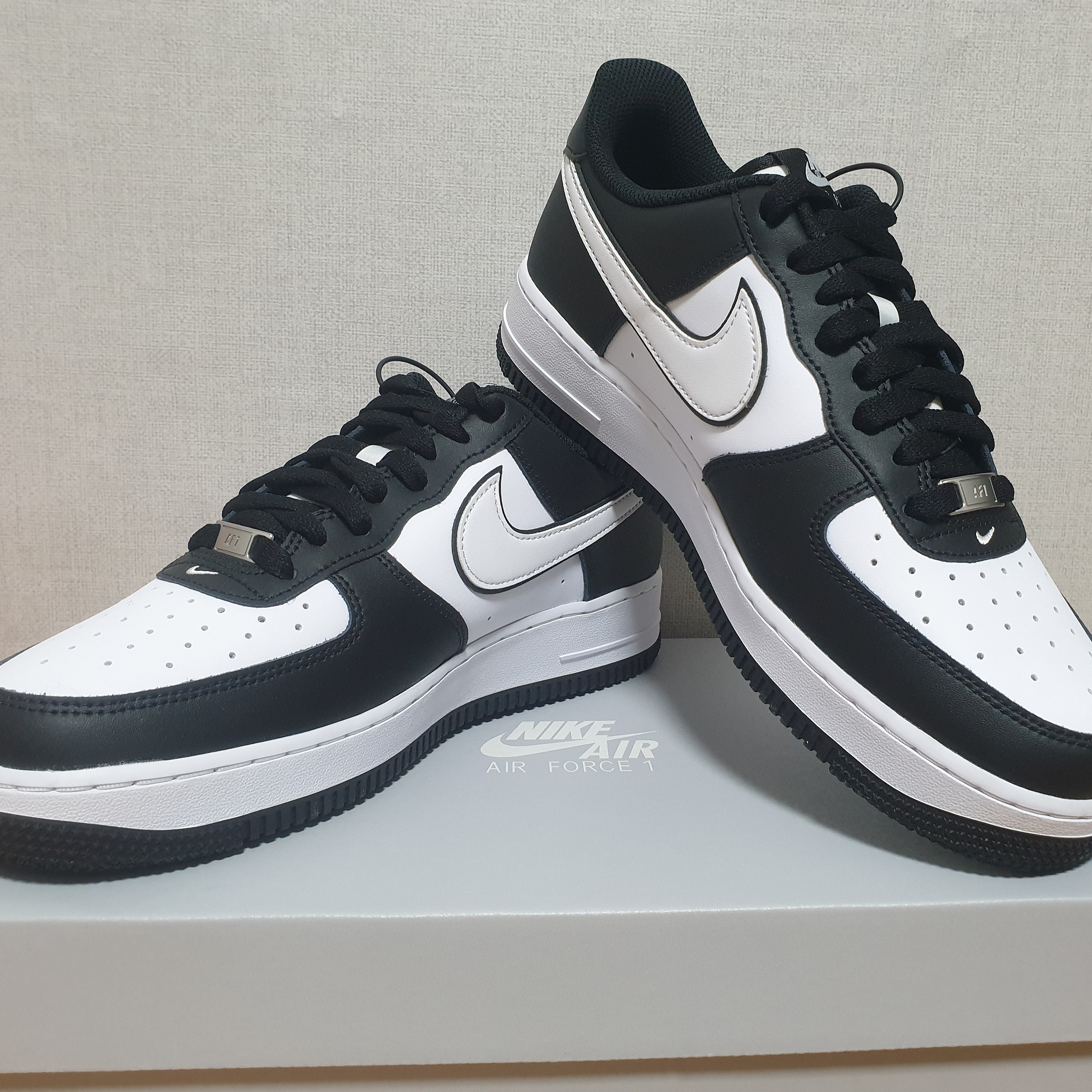 Nike Air Force 1 '07 Black White 착용 스타일