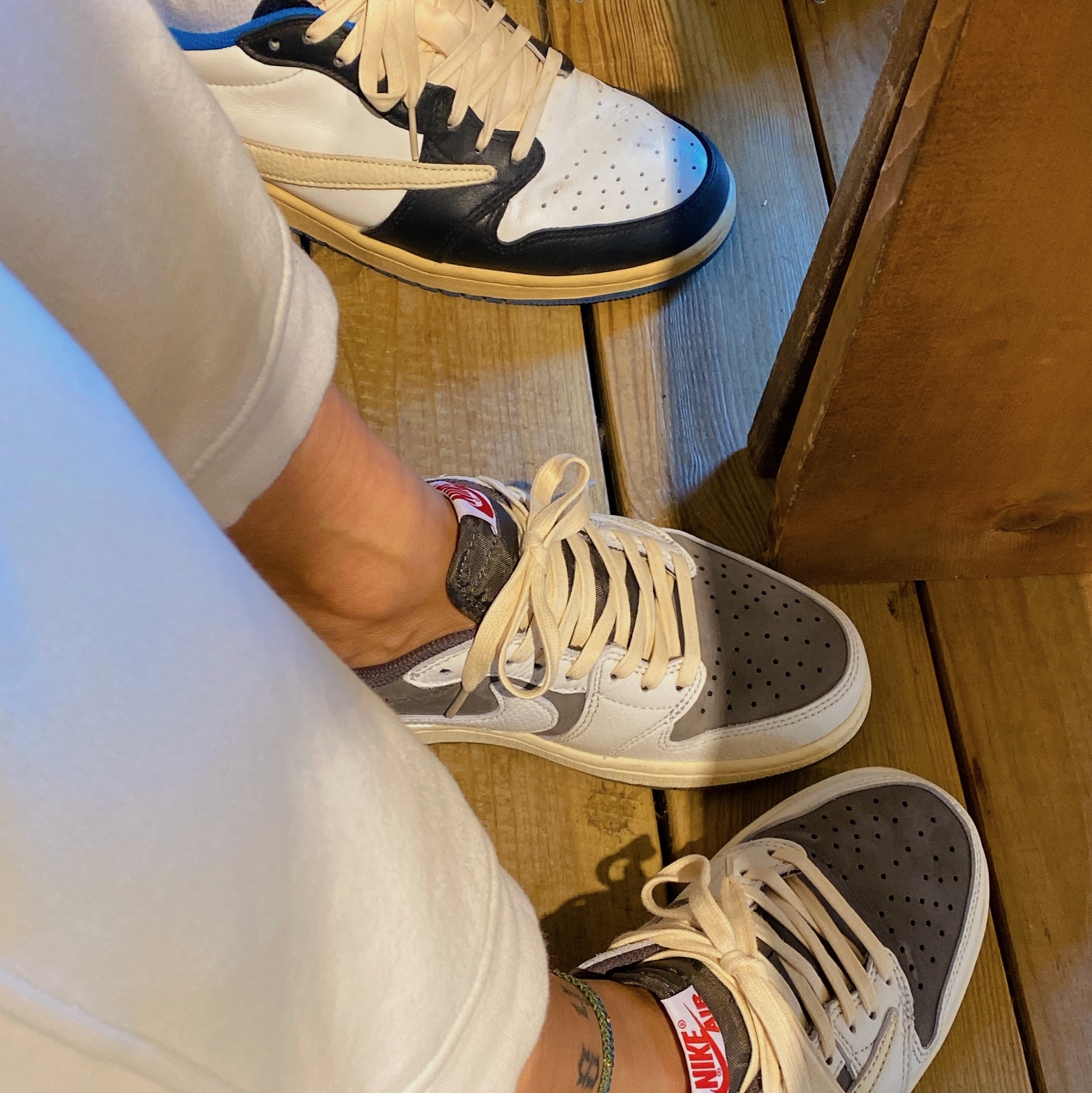 Jordan 1 x Travis Scott Retro Low OG SP Sail and Ridgerock, Jordan 1 x Travis Scott x Fragment Retro Low OG SP Military Blue 착용 스타일 - 3