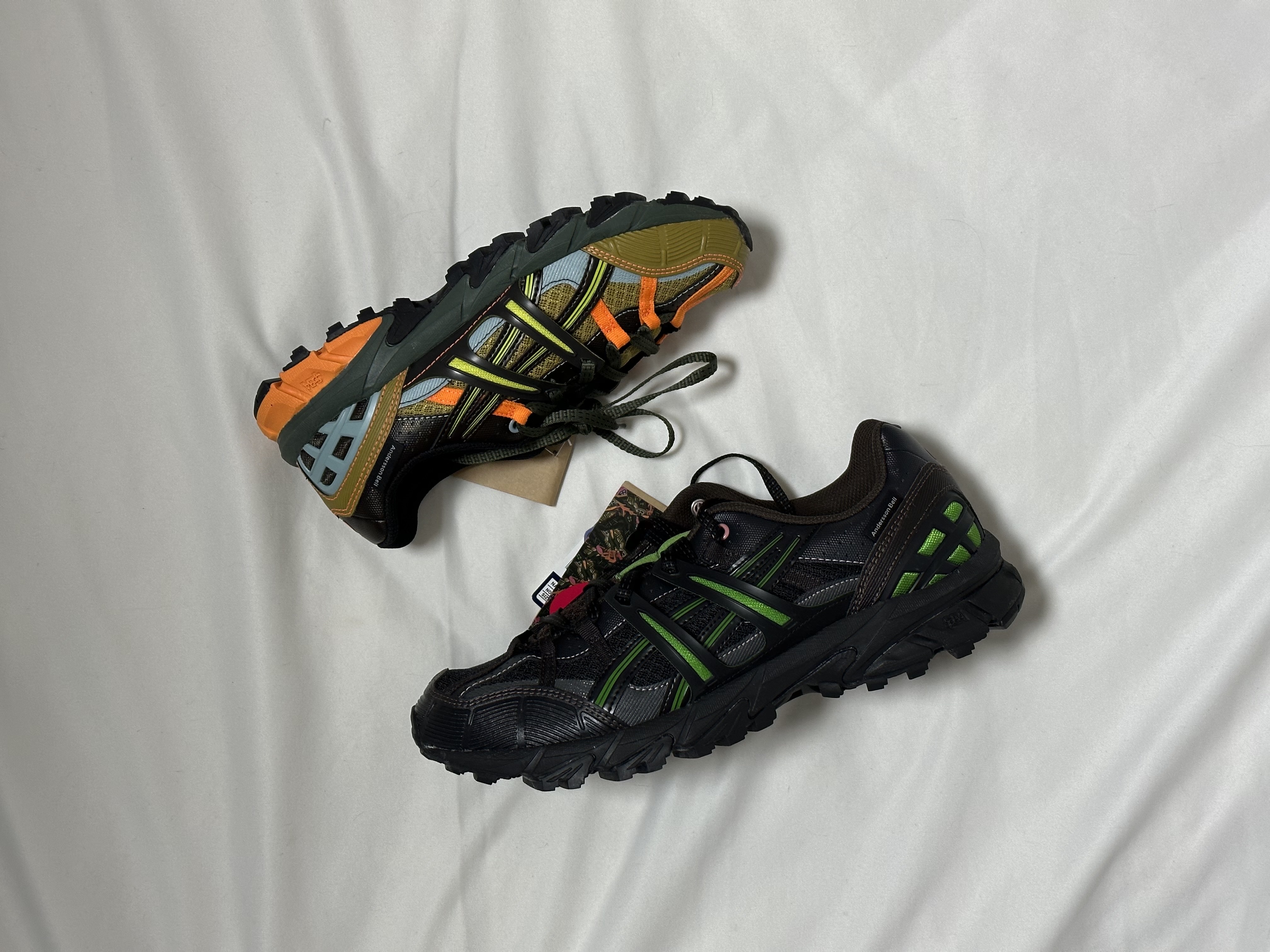 Asics x Andersson Bell Gel-Sonoma 15-50 Black Green, Asics x Andersson Bell Gel-Sonoma 15-50 Olive Oil Dark Brown 착용 스타일 - 1