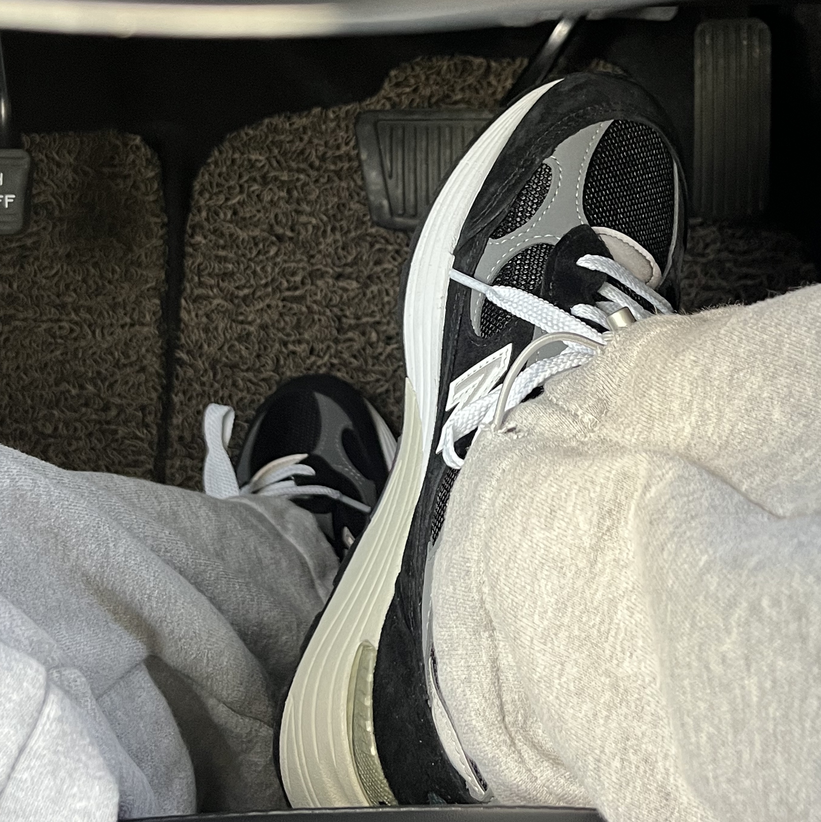 New Balance 992 Made in USA Black Grey 착용 스타일