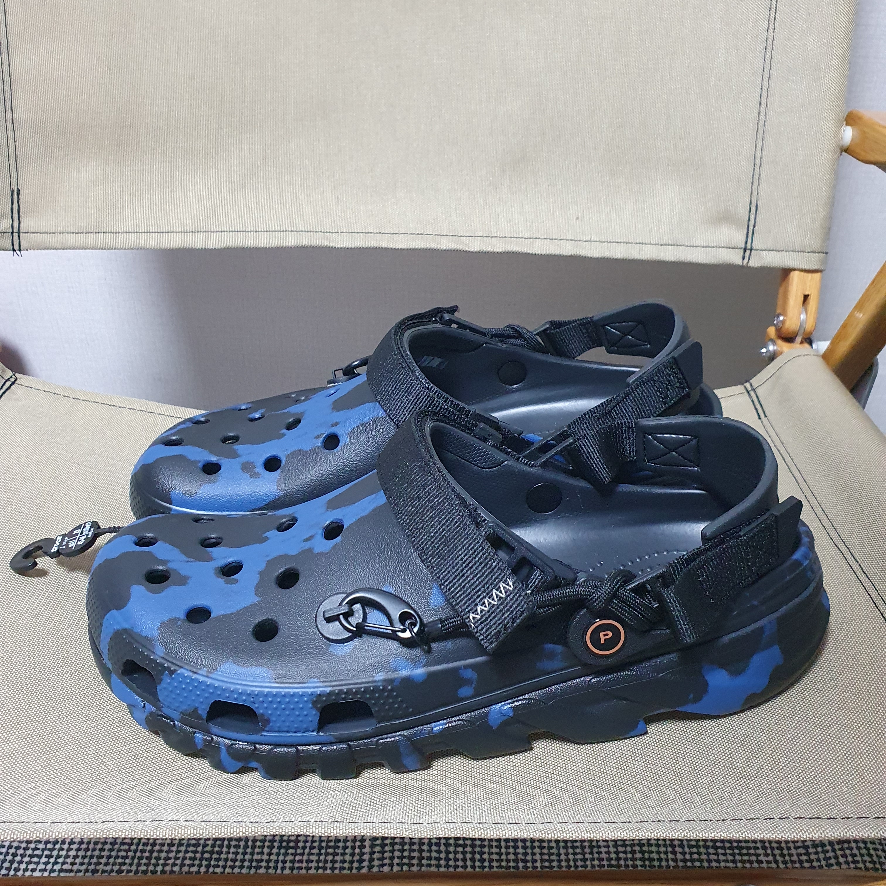 Crocs x Post Malone Duet Max Clog Blue Camo 착용 스타일