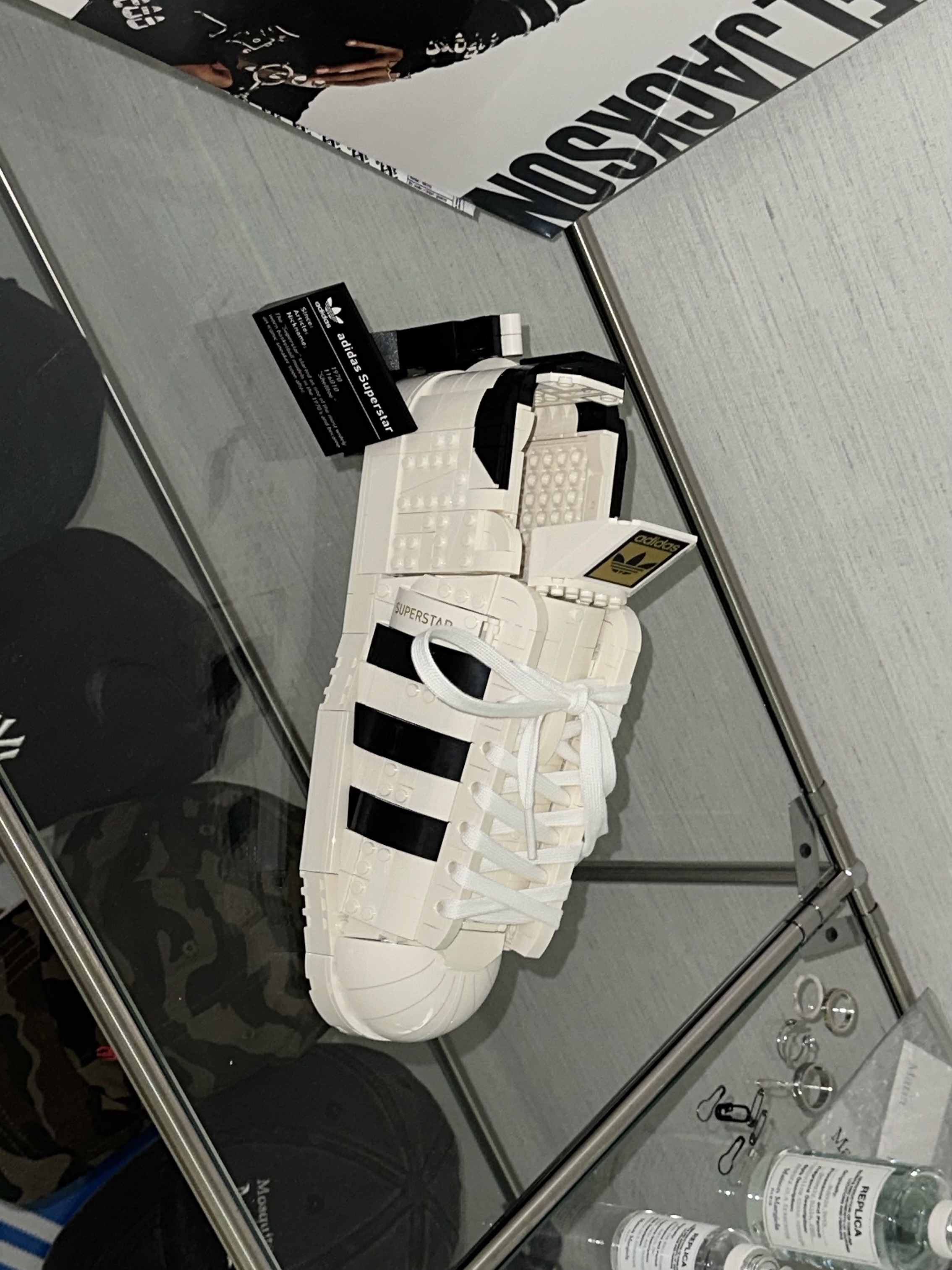 Lego Adidas Originals Superstar 착용 스타일