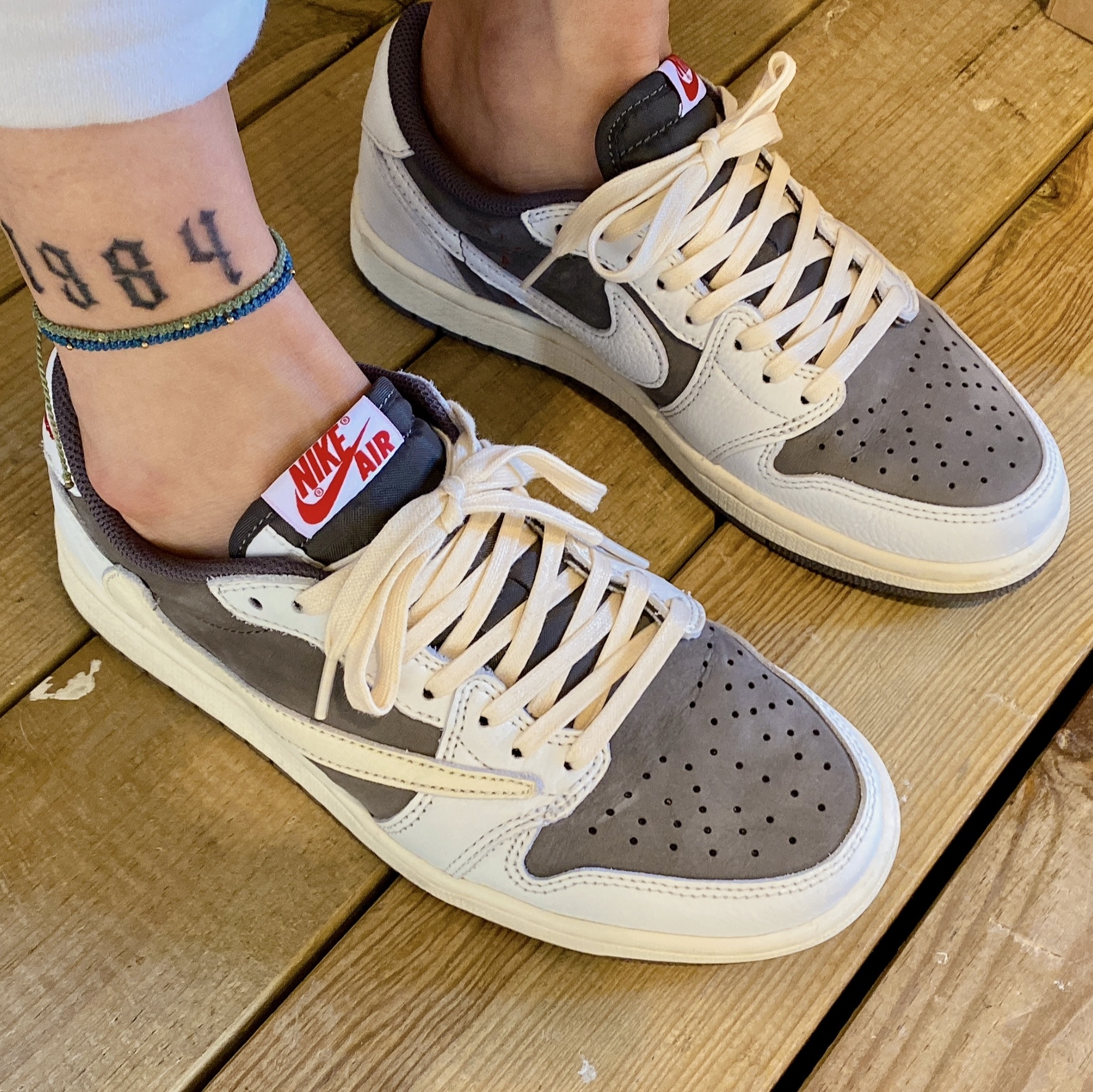 Jordan 1 x Travis Scott Retro Low OG SP Sail and Ridgerock, Jordan 1 x Travis Scott x Fragment Retro Low OG SP Military Blue 착용 스타일 - 1