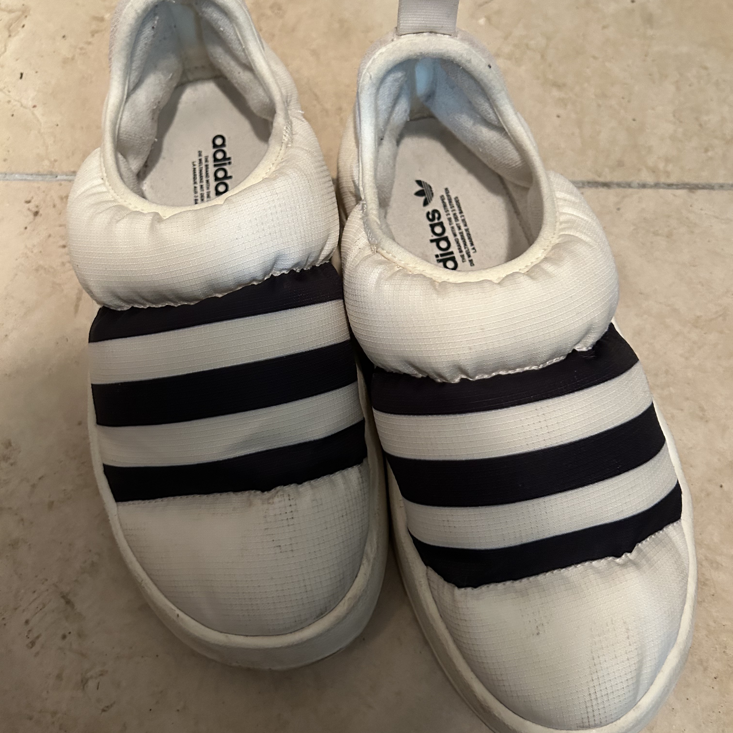Adidas Puffylette Off White 착용 스타일