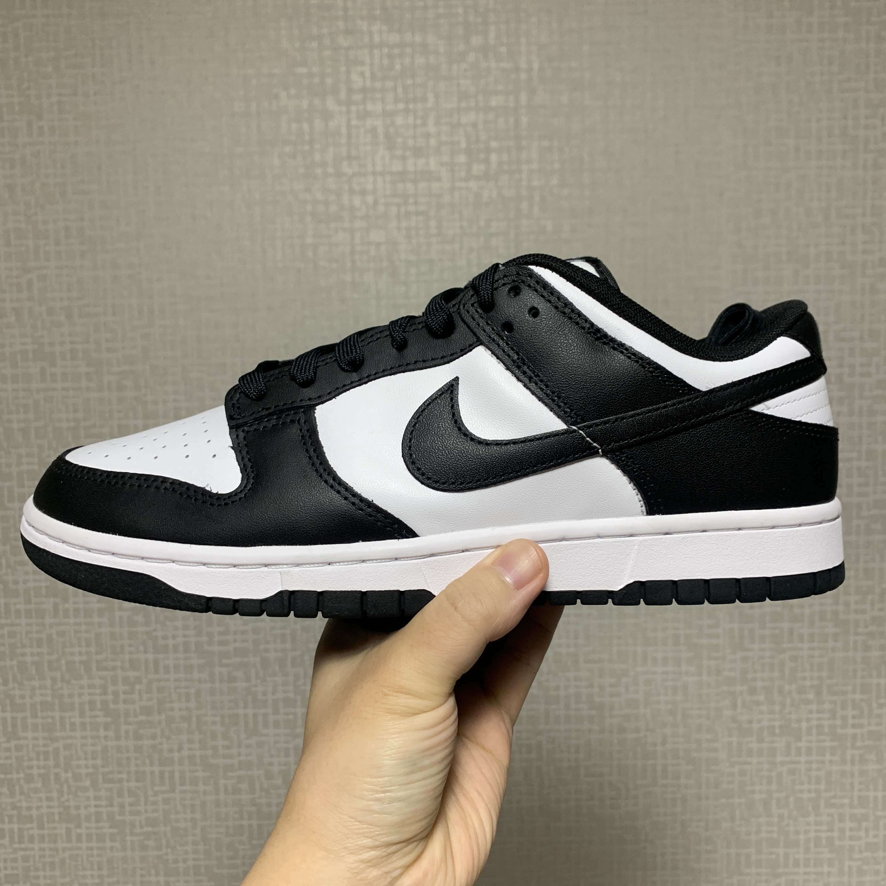 Nike Dunk Low Retro Black 착용 스타일
