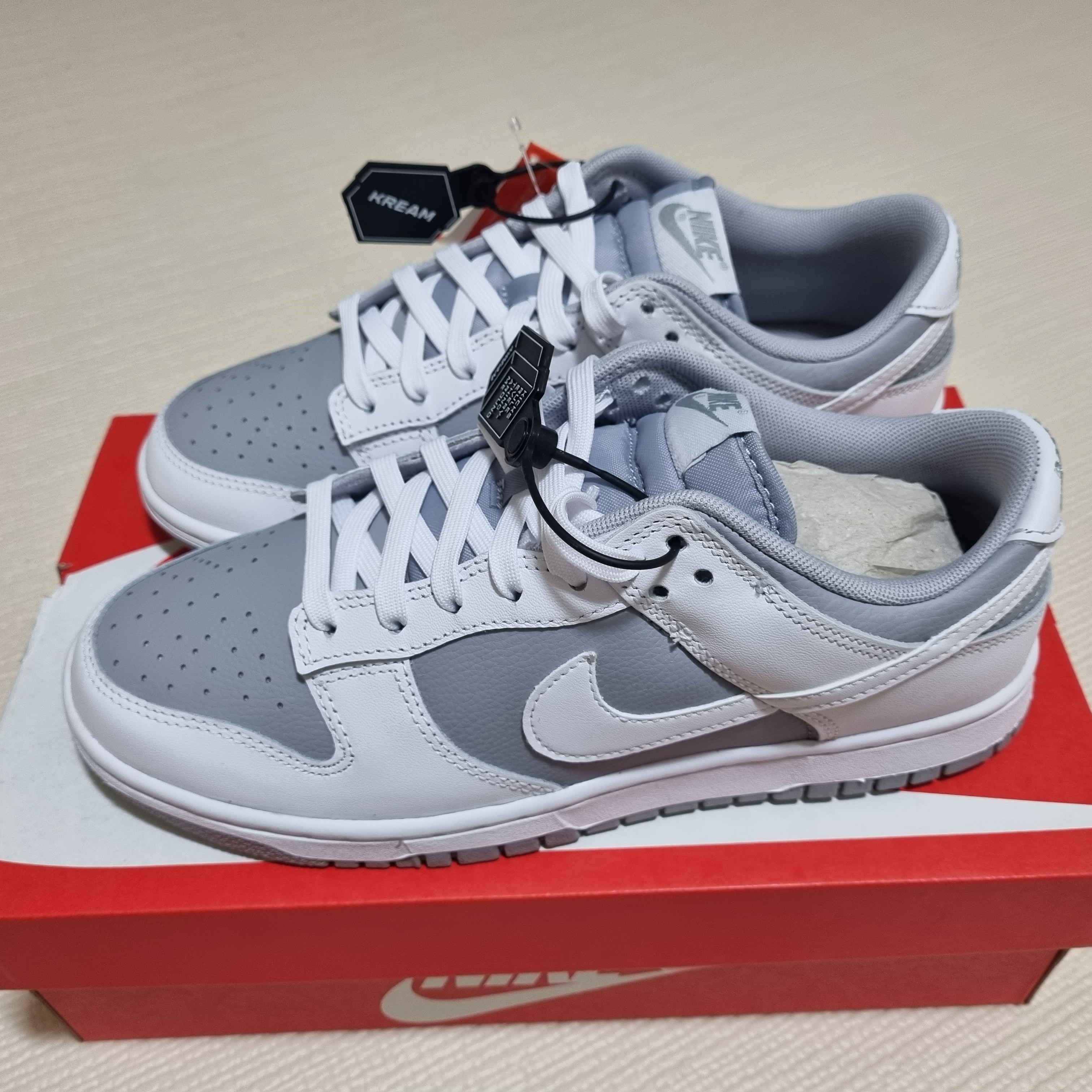 Nike Dunk Low Retro White Neutral Grey 착용 스타일