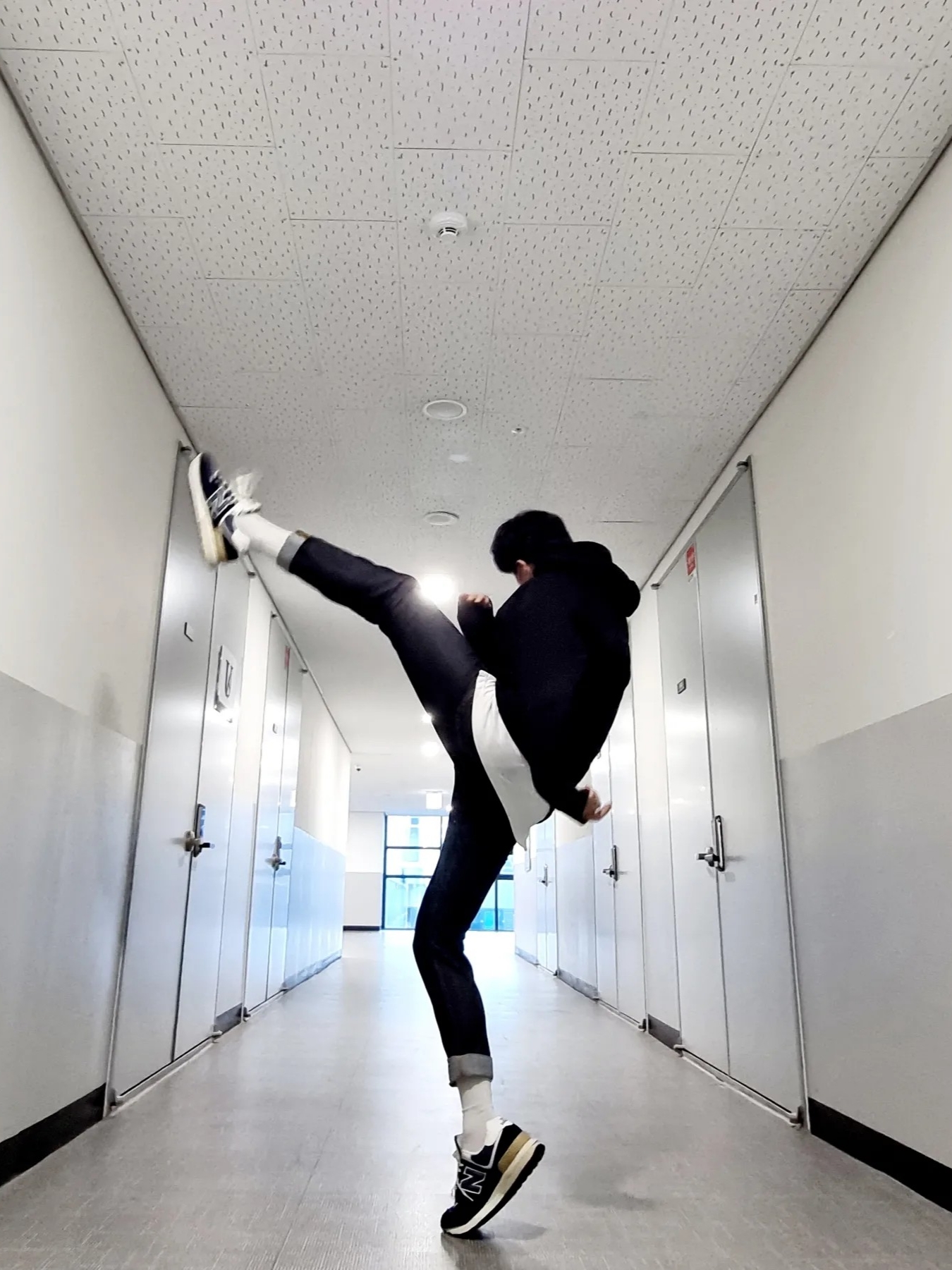 New Balance 574 Legacy Navy, Essentials Pull-Over Hoodie Black - 21SS 착용 스타일 - 2