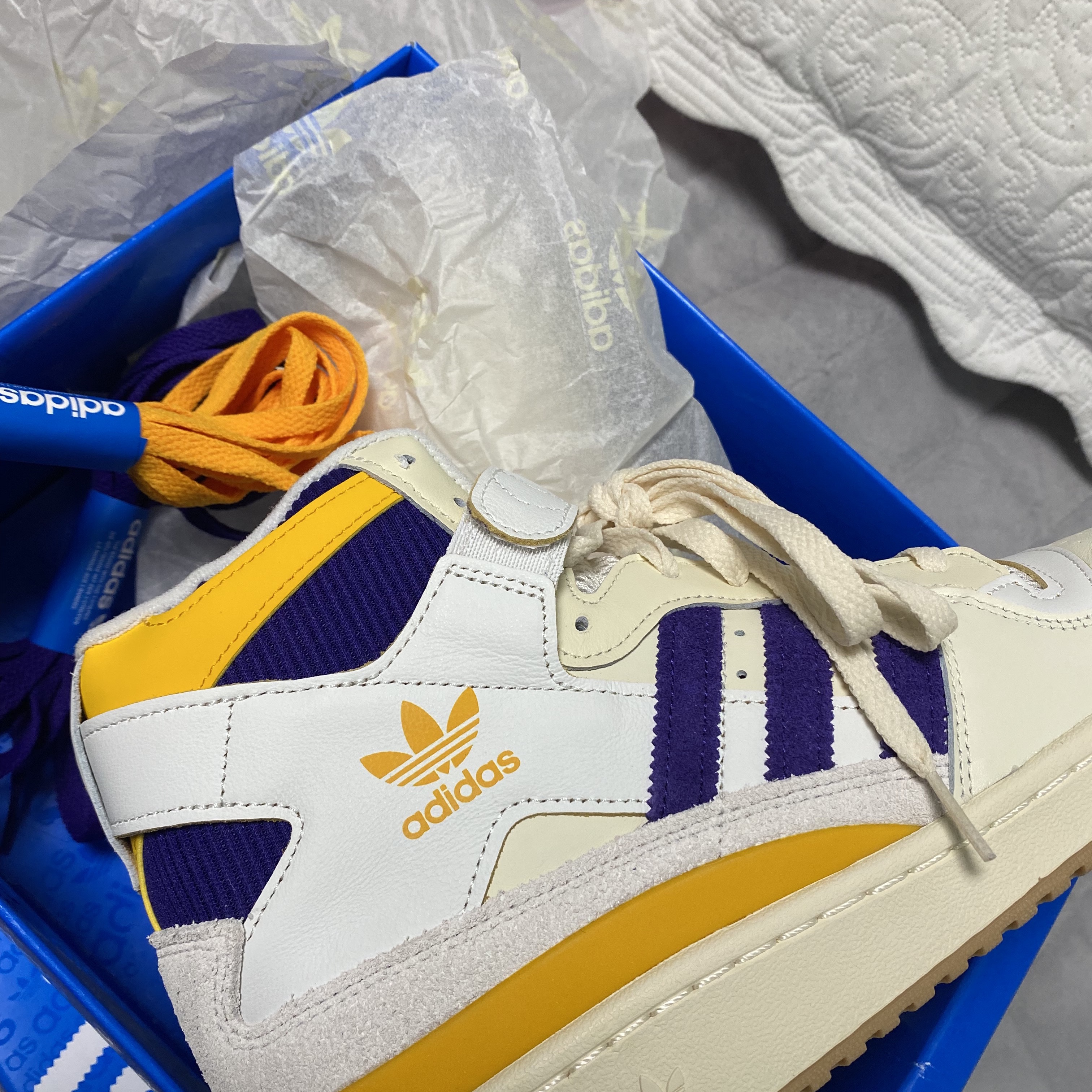 Adidas Forum 84 High Cream White Collegiate Purple 착용 스타일
