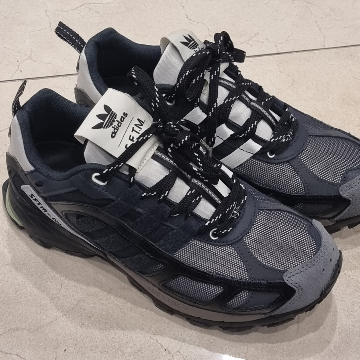 Adidas x Song for the Mute Shadowturf Core Black Night Grey 착용 스타일