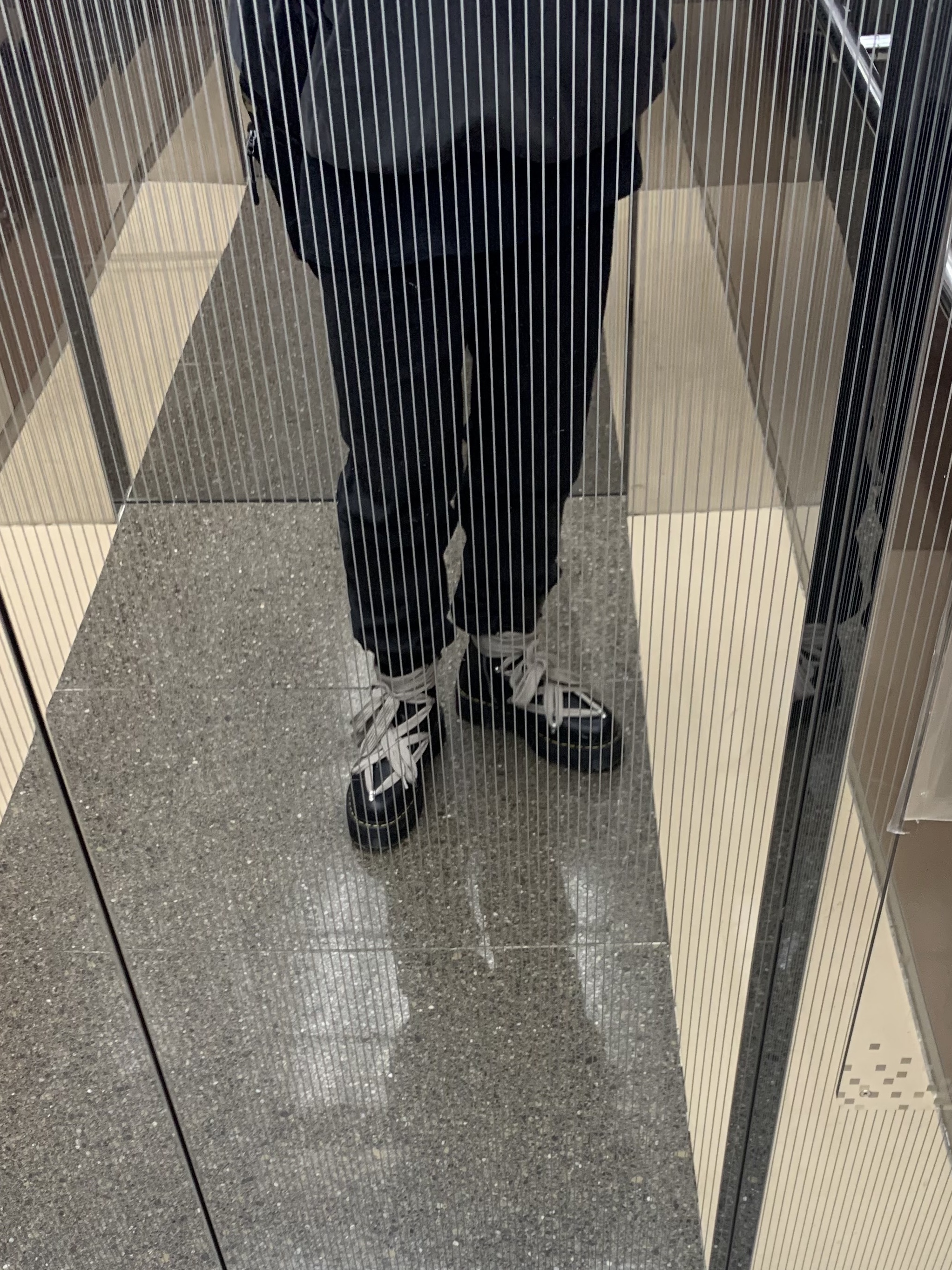 Dr. Martens x Rick Owens 1460 RO Leather Lace Up Platform Boots Black Lunar, Yeezy Gap Engineered By Balenciaga Dove Hoodie Black 착용 스타일 - 2