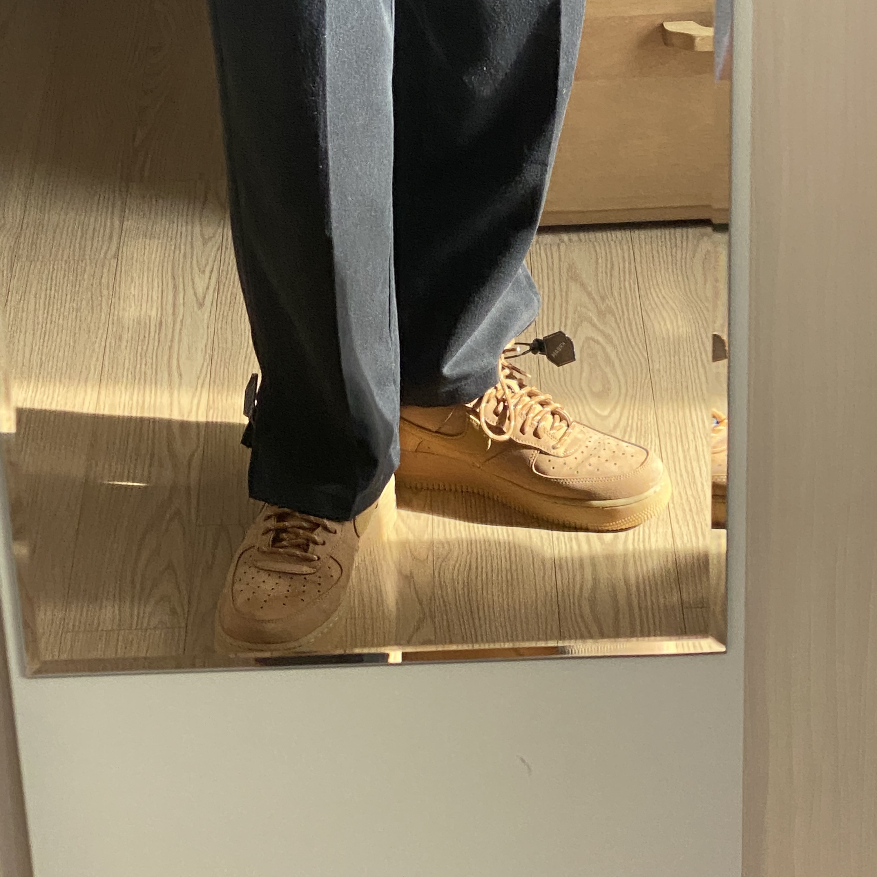 Nike Air Force 1 '07 WB Flax 착용 스타일