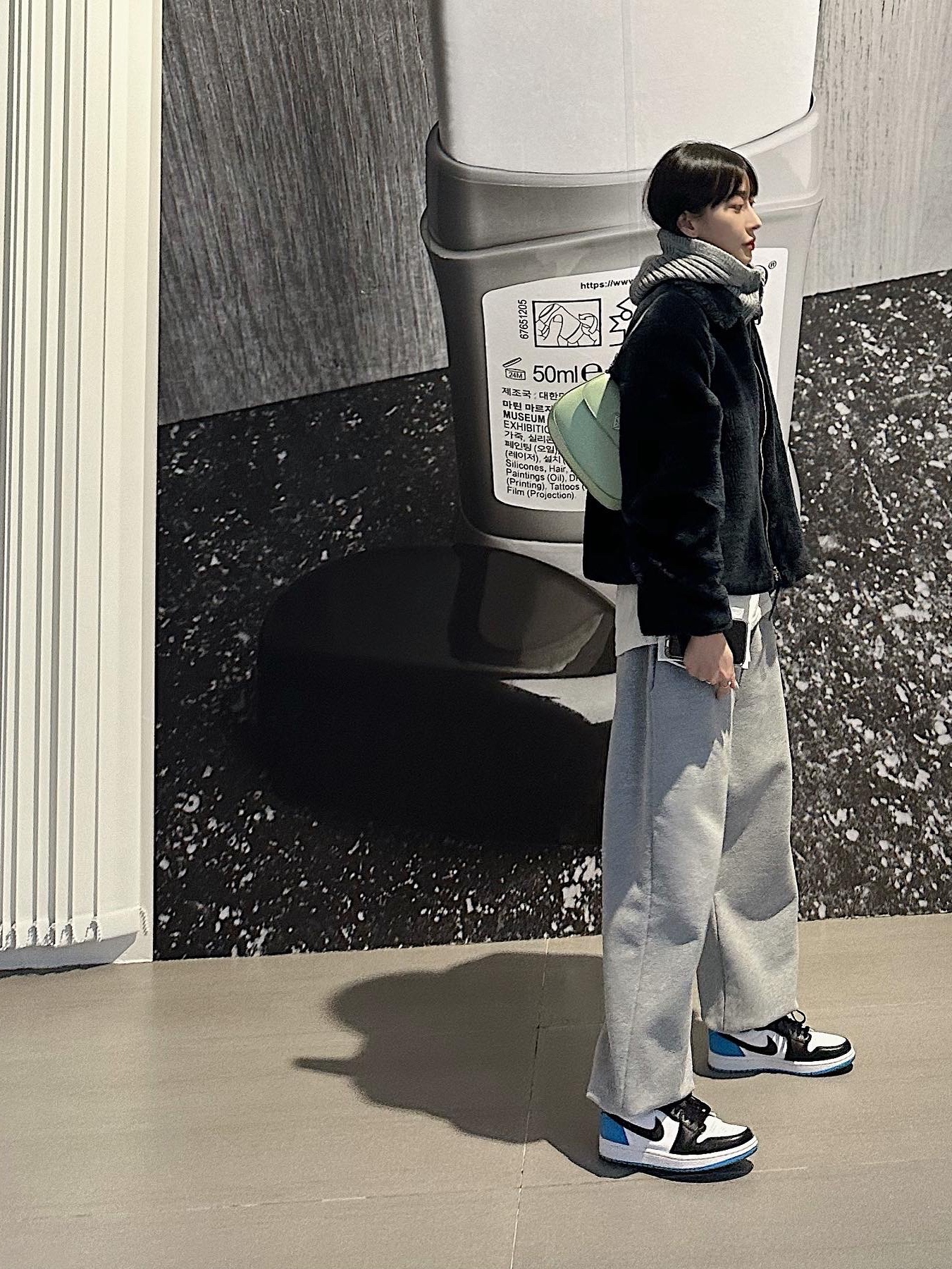 (W) Jordan 1 Retro Low OG Black and Dark Powder Blue, Prada Cleo Brushed Leather Shoulder Bag with Flap White 착용 스타일 - 2