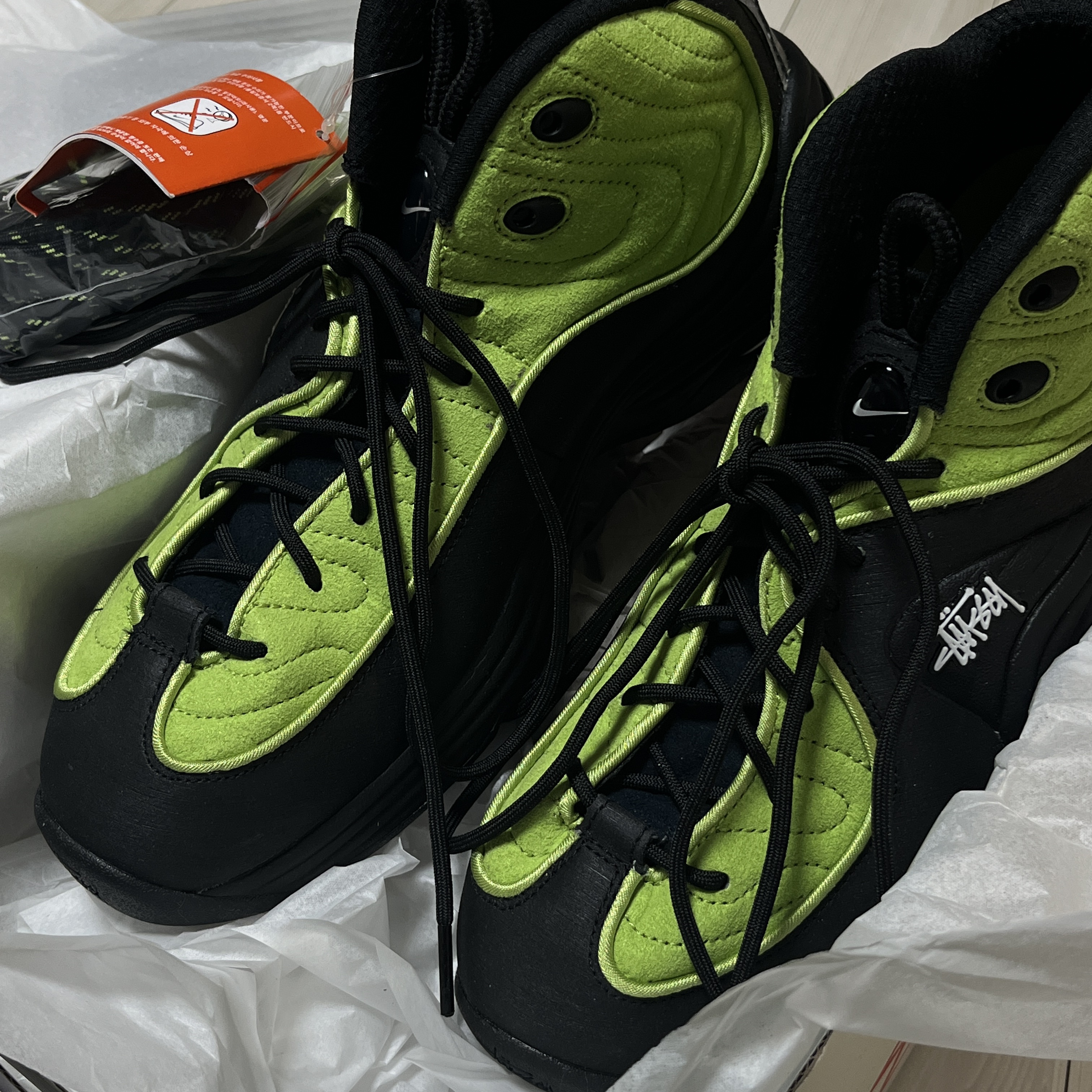 Nike x Stussy Air Penny II Vivid Green and Black 착용 스타일 - 2