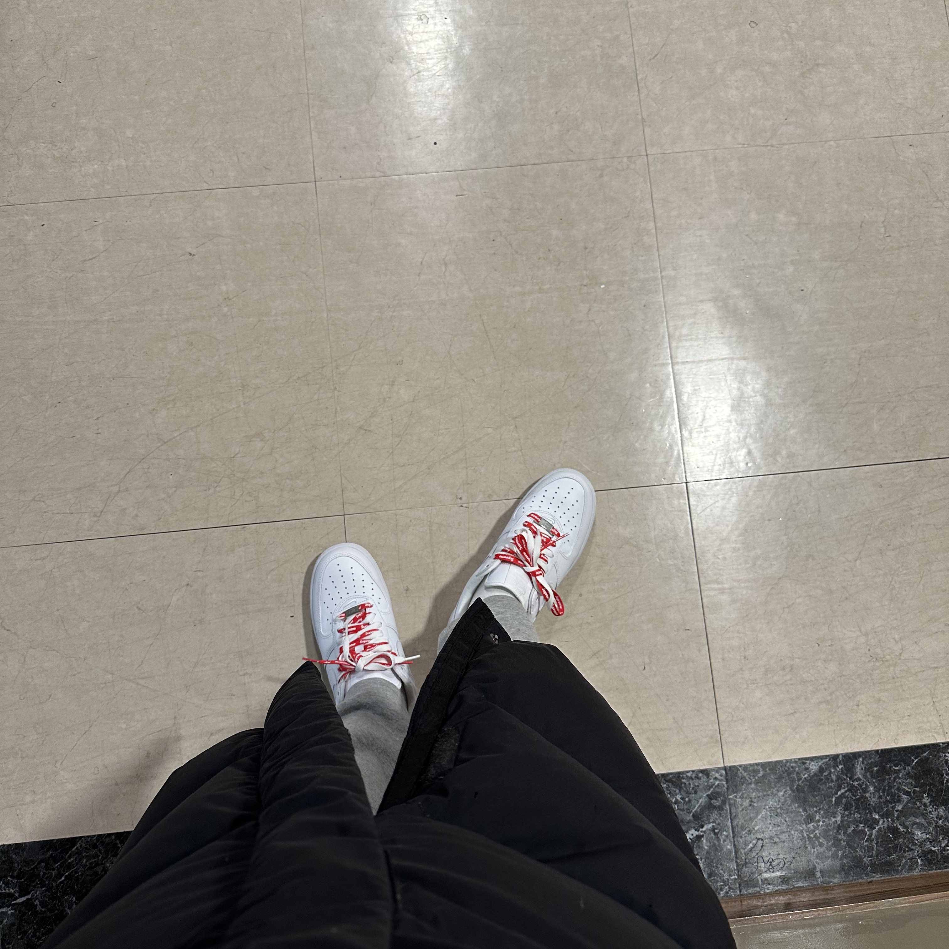 Nike x Supreme Air Force 1 Low White 착용 스타일