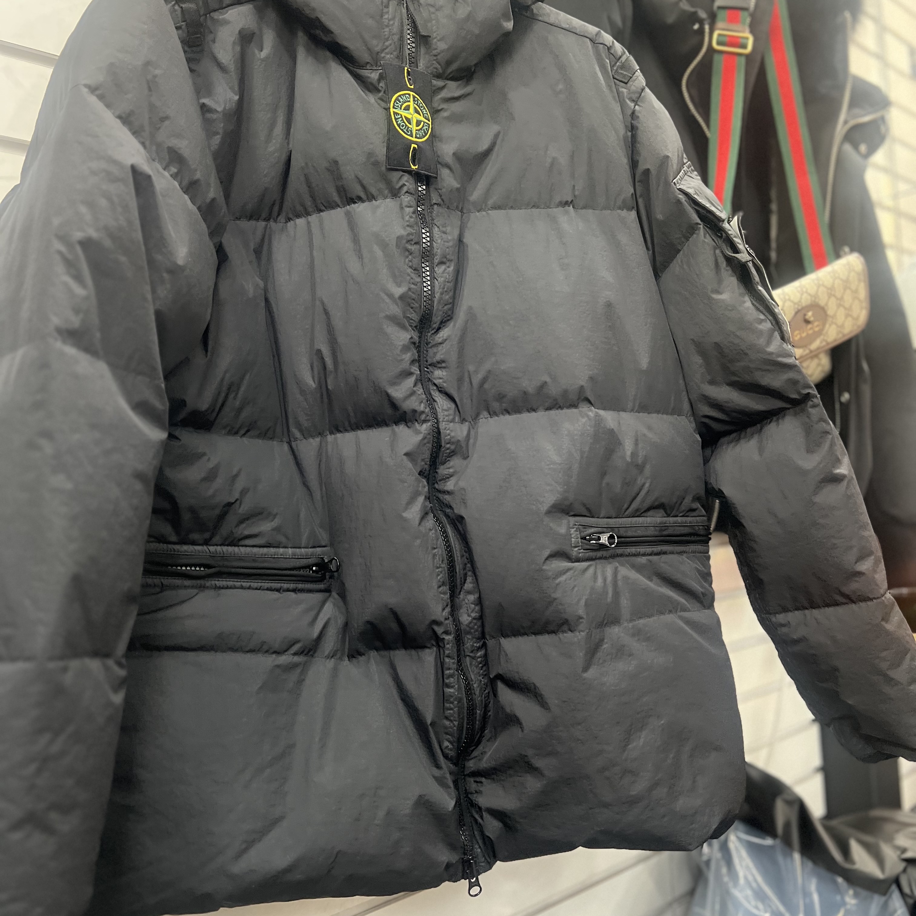 Stone Island 40223 Garment Dyed Crinkle Reps Down Jacket Black - 22FW 착용 스타일