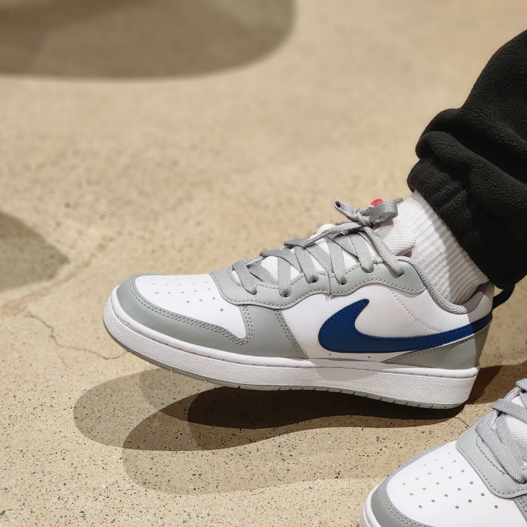 (GS) Nike Court Borough Low 2 Light Smoke Grey 착용 스타일 - 2