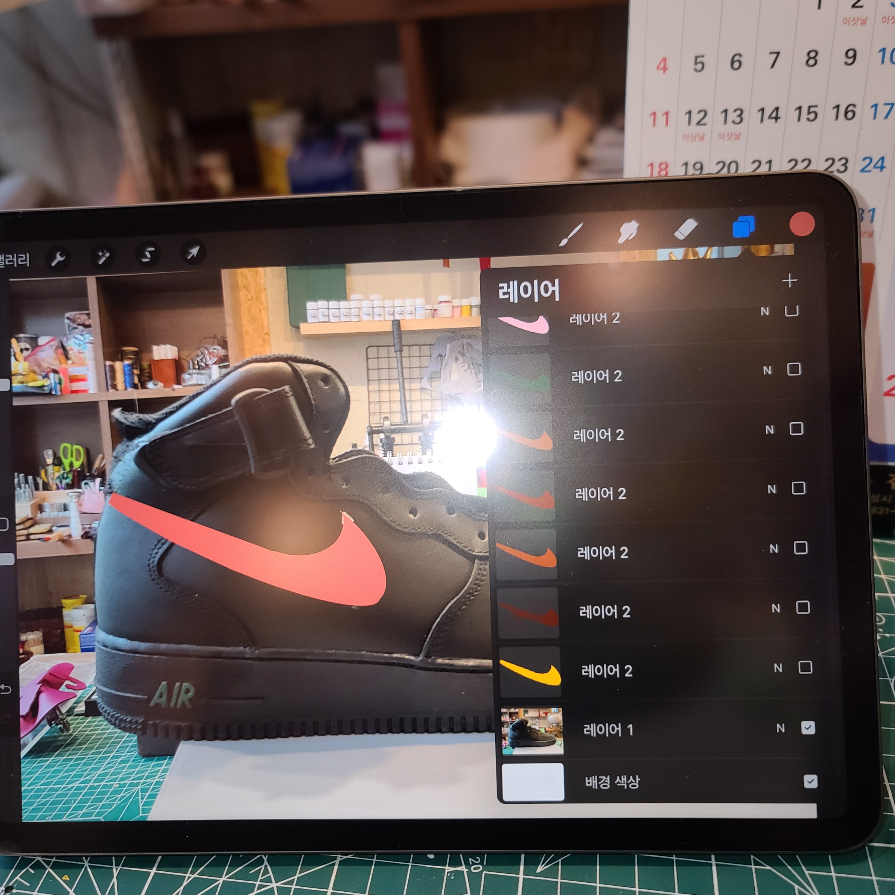 Nike Air Force 1 Mid '07 Black, Apple iPad Pro 4th Gen 11-inch Wifi 128GB Space Gray (Korean Ver.) 착용 스타일 - 5