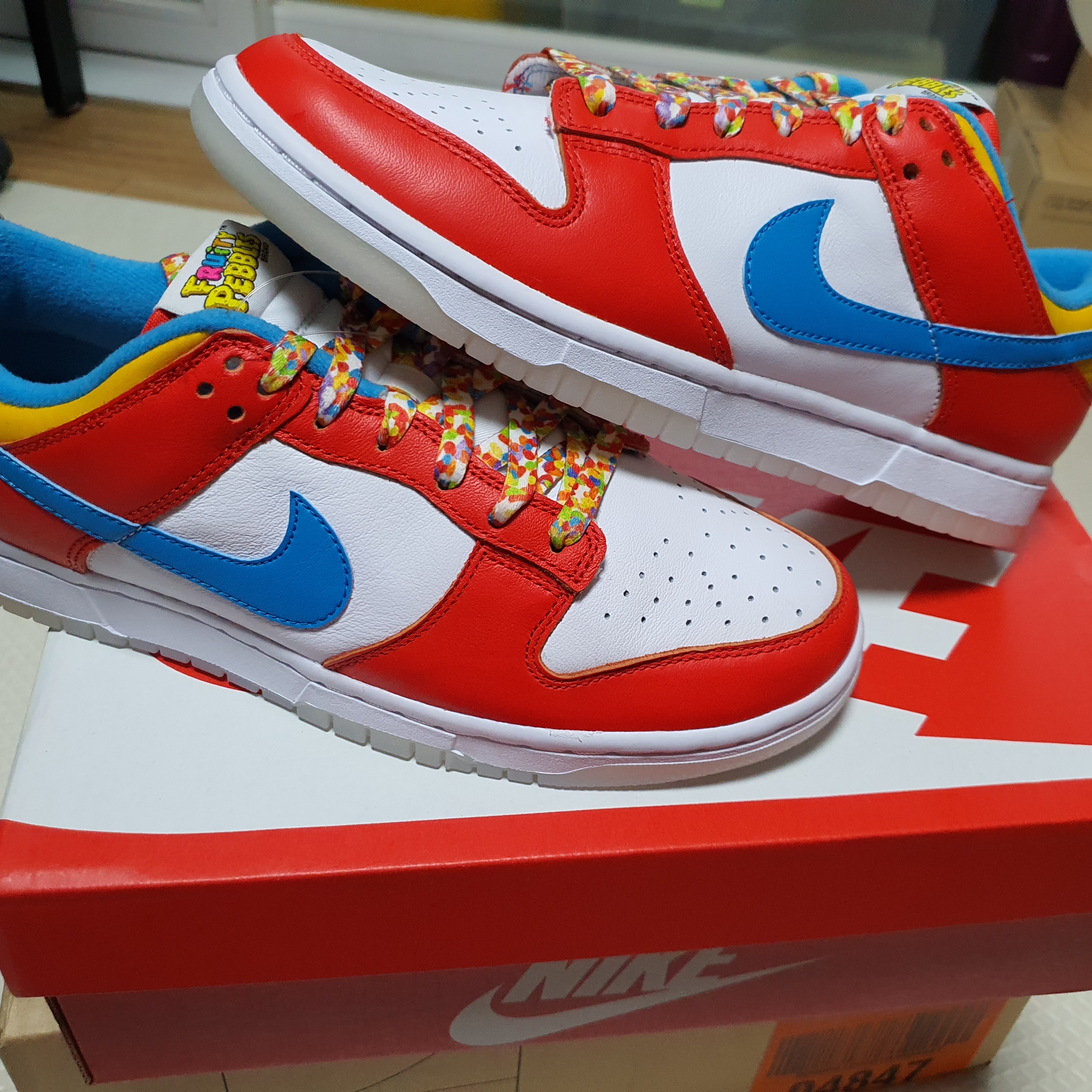 Nike x LeBron James x Fruity Pebbles Dunk Low QS Habanero Red 착용 스타일