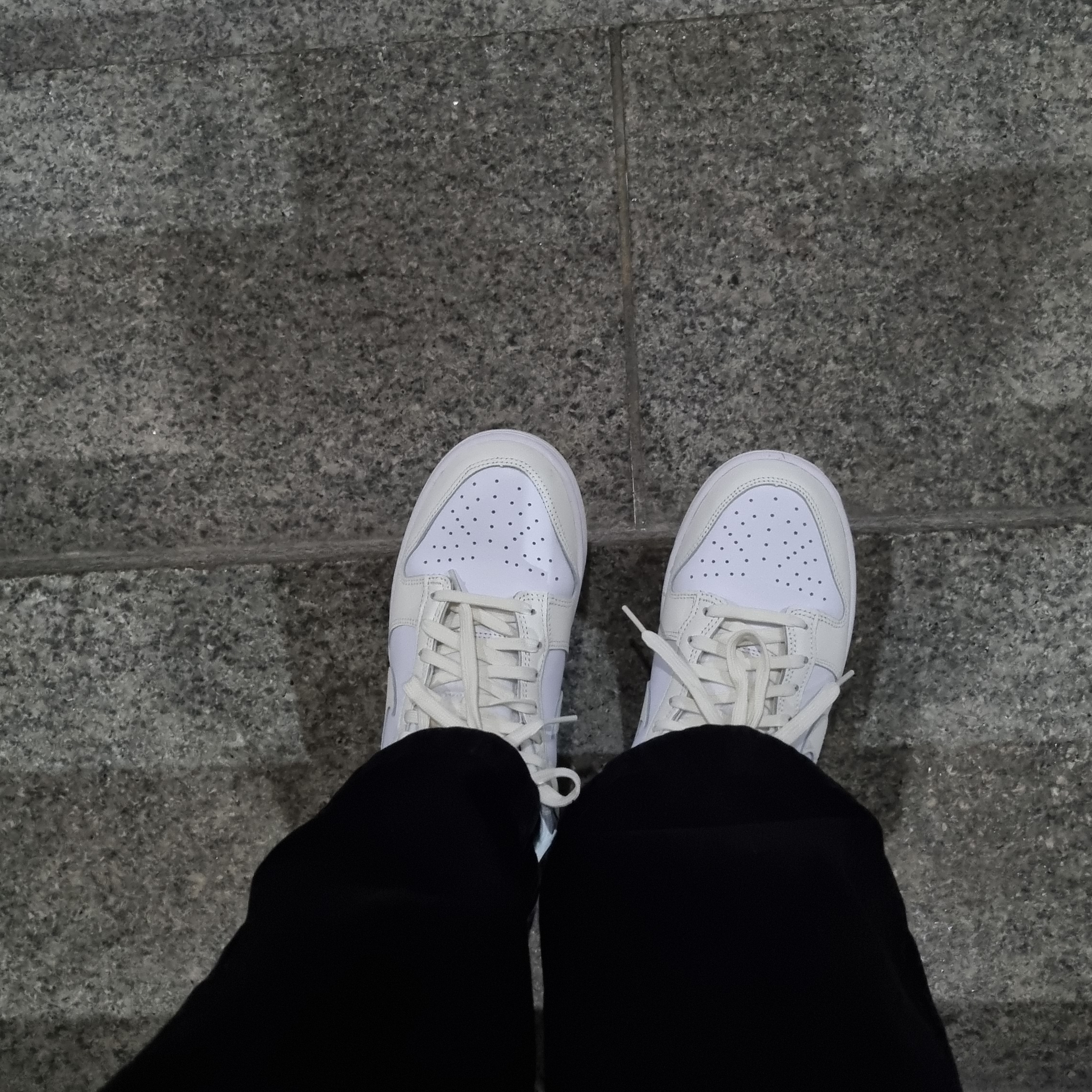 (W) Nike Dunk Low White and Sail 착용 스타일 - 2