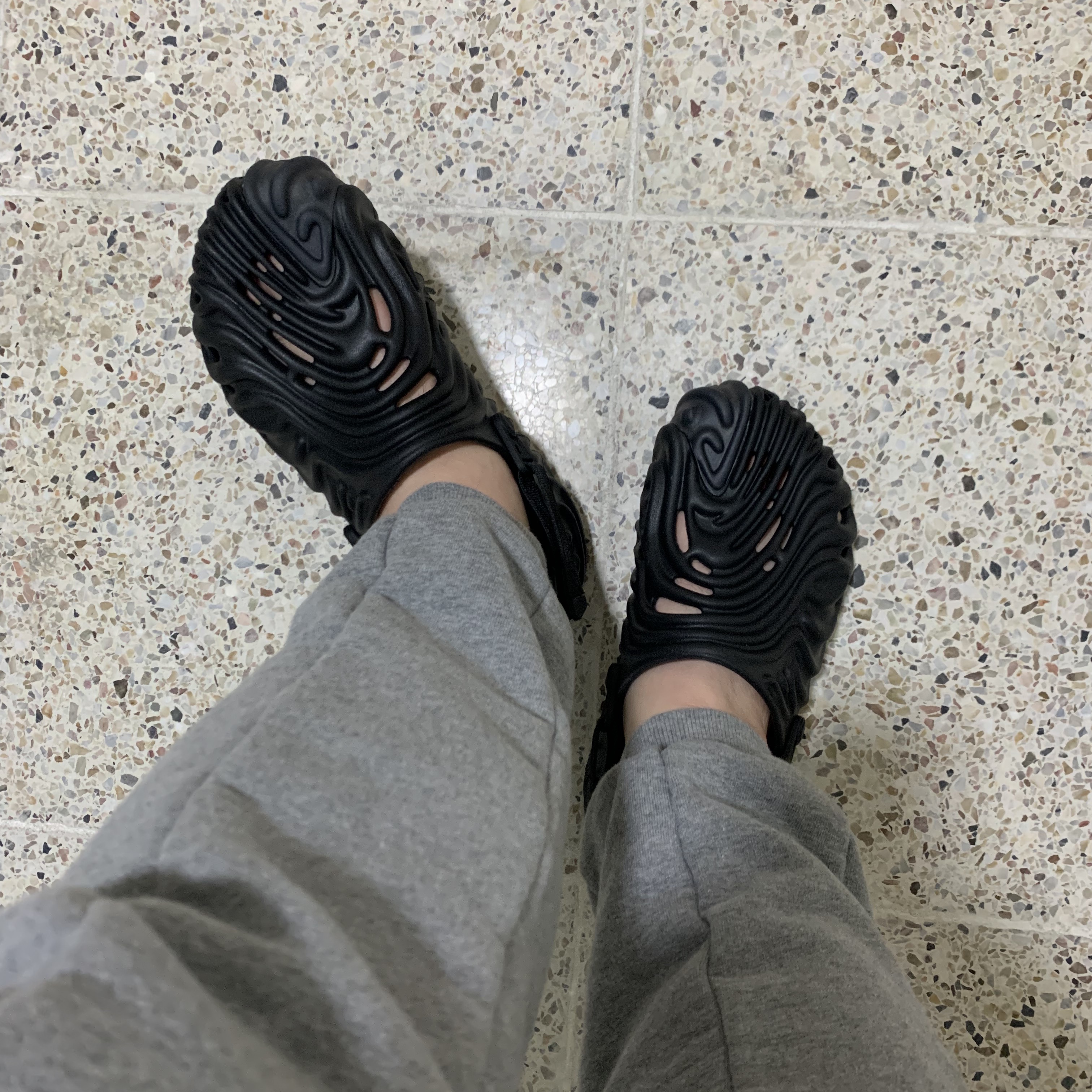 Crocs x Salehe Bembury Pollex Clog Sasquatch 착용 스타일