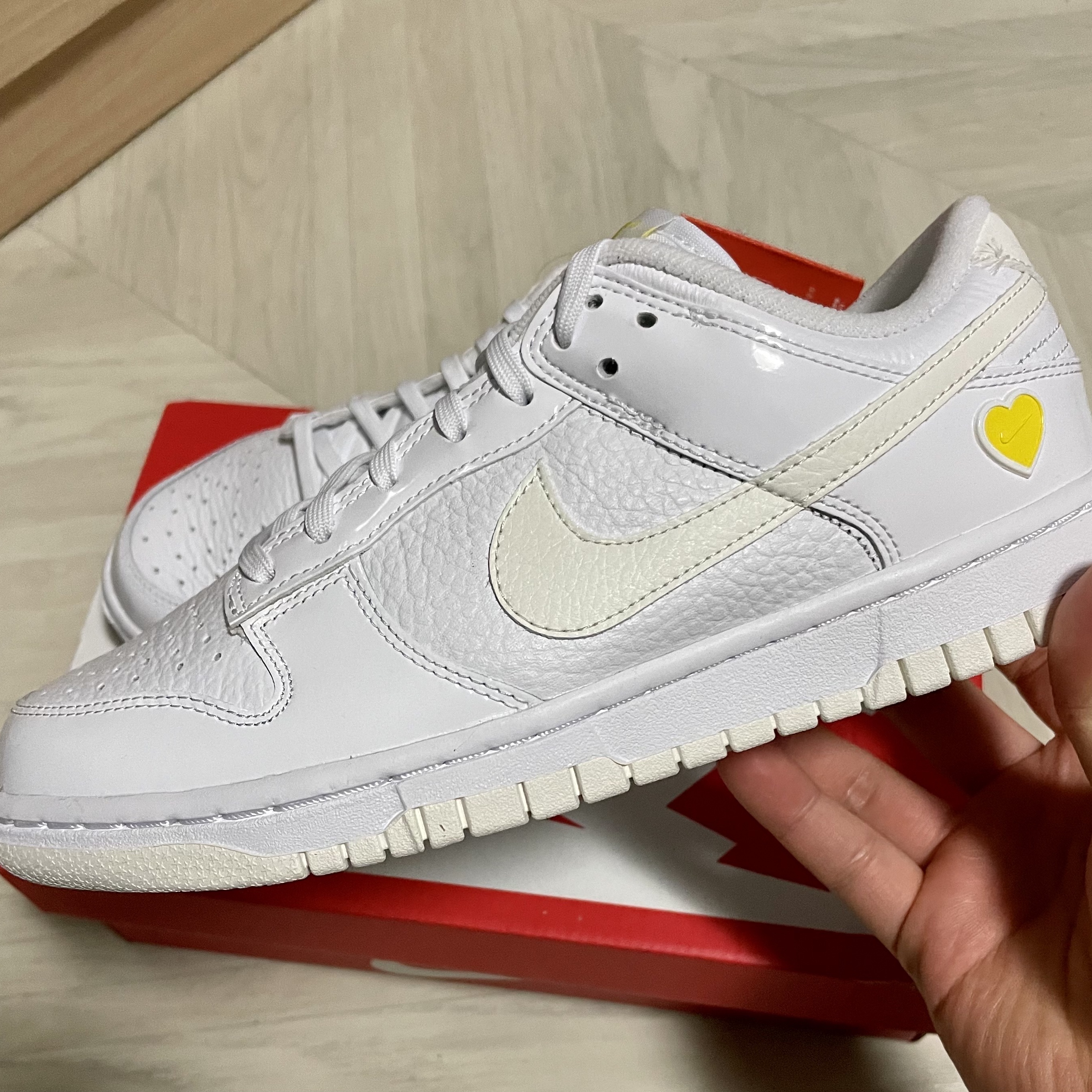 (W) Nike Dunk Low Valentine's Day White Optic Yellow 착용 스타일 - 2