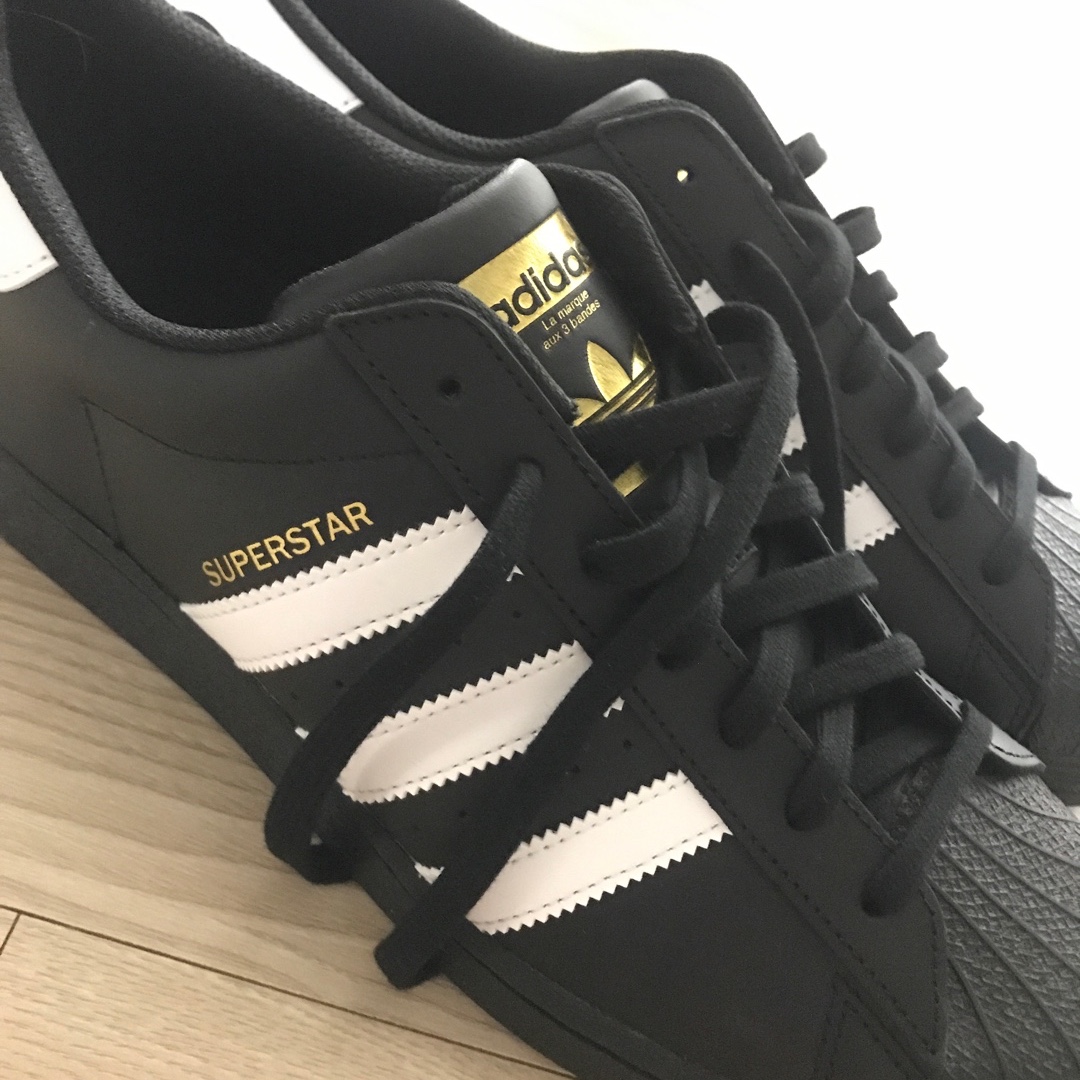 Adidas Superstar Core Black White 착용 스타일