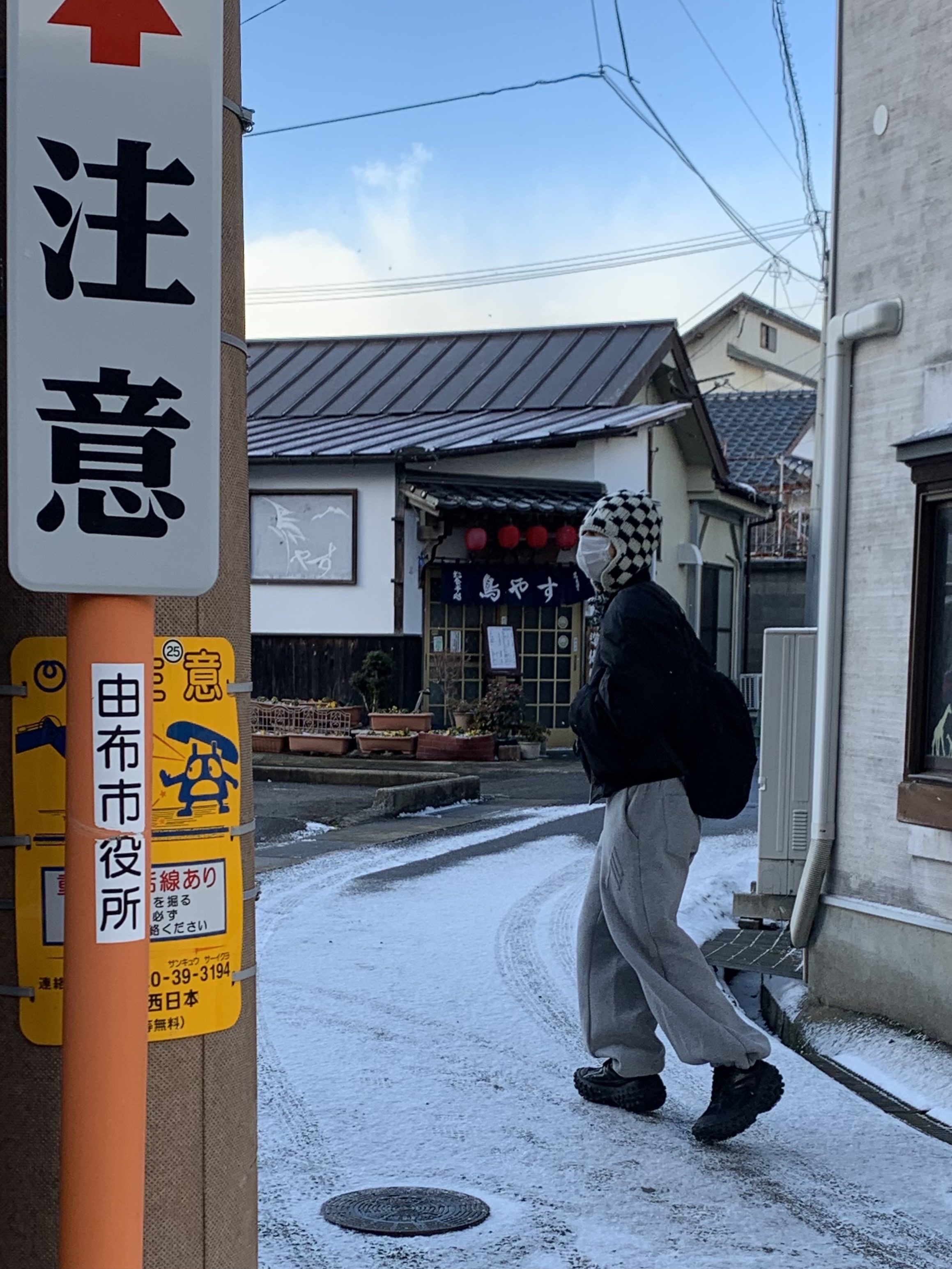 Celine Peruvian Beanie in Checked Alpaca Wool Black Off White, Balenciaga Defender Sneakers Black 착용 스타일 - 4