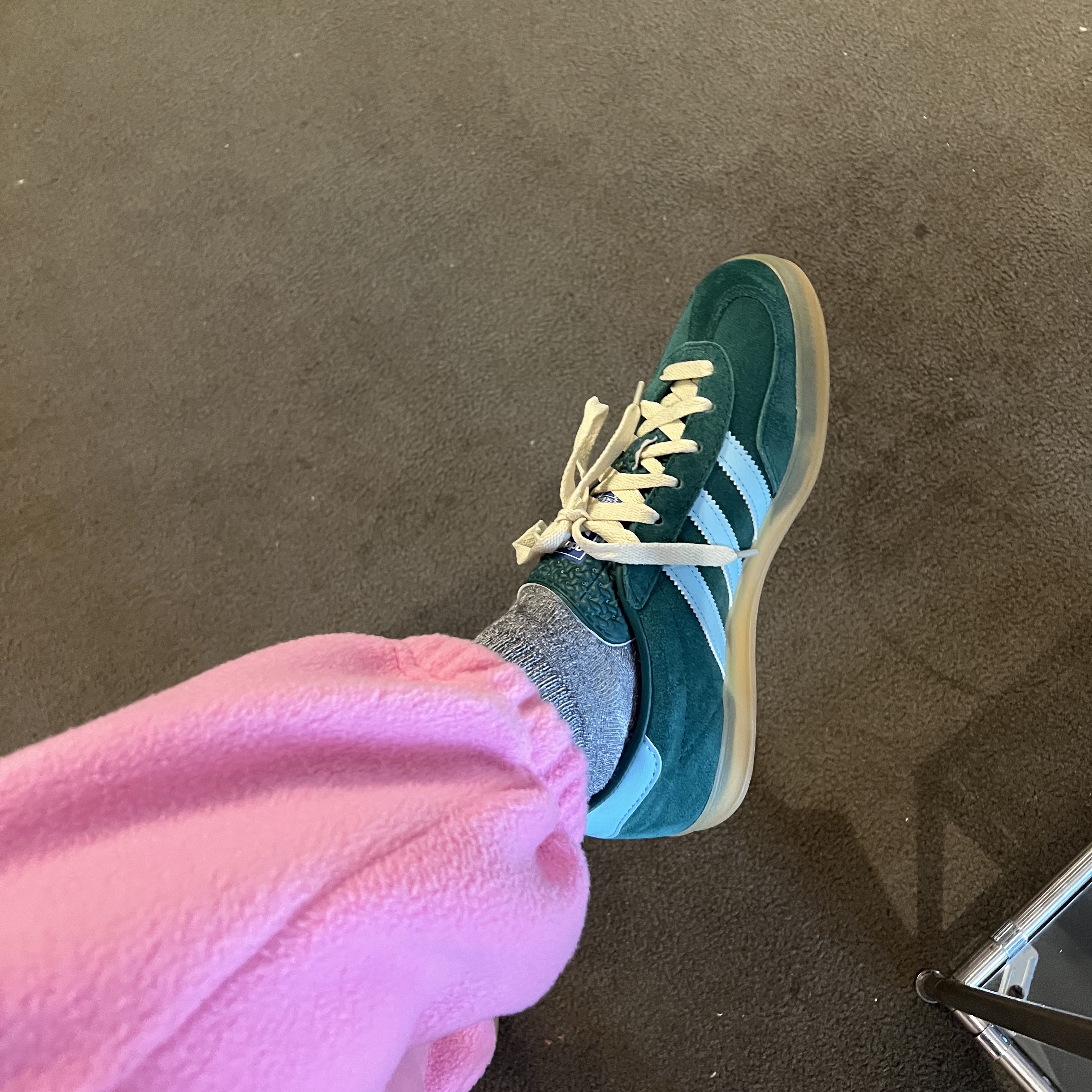 Adidas Gazelle Indoor Collegiate Green Hazy Sky 착용 스타일