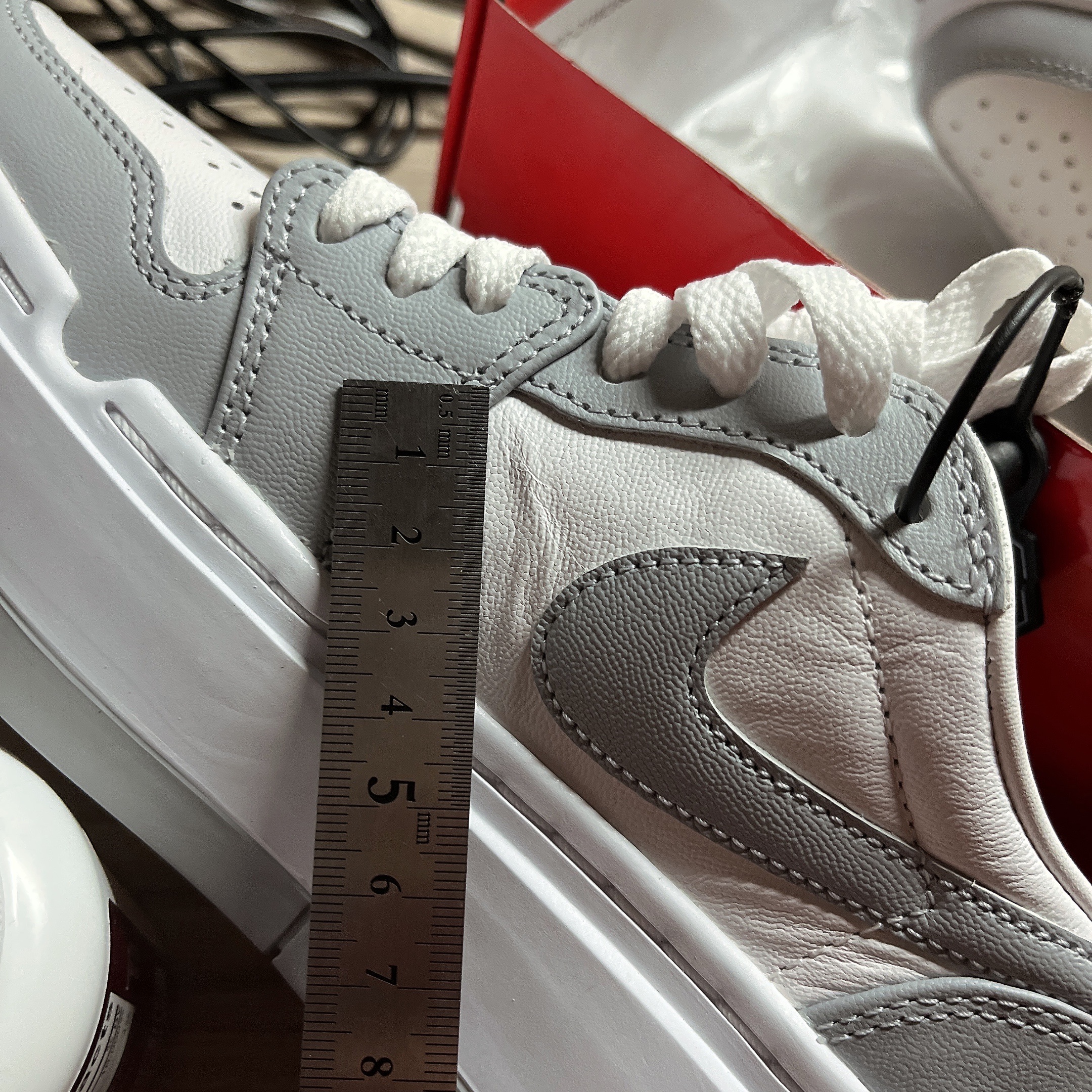 (W) Jordan 1 Elevate Low White and Wolf Grey 착용 스타일 - 4