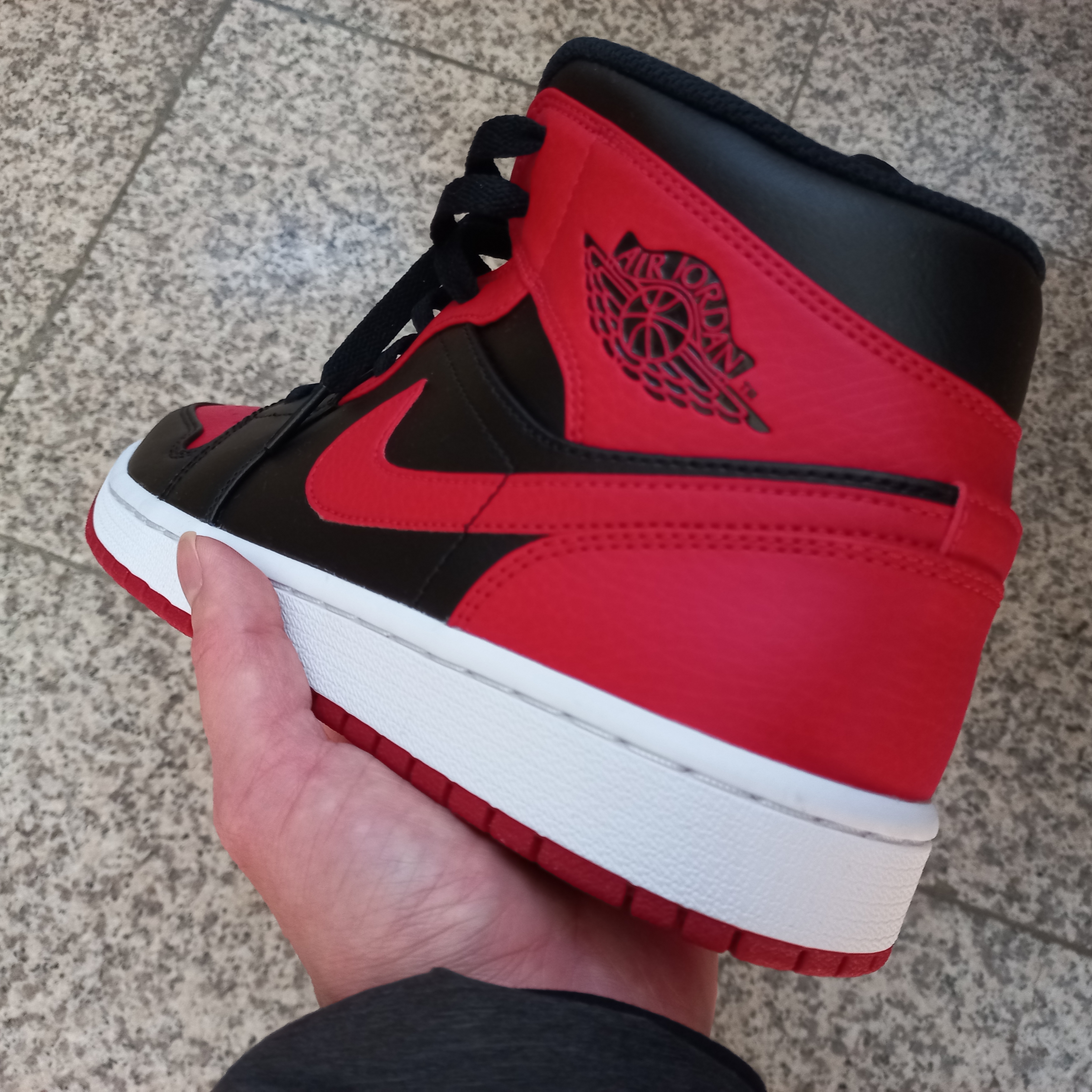 Jordan 1 Mid Bred Banned 2020 착용 스타일 - 2