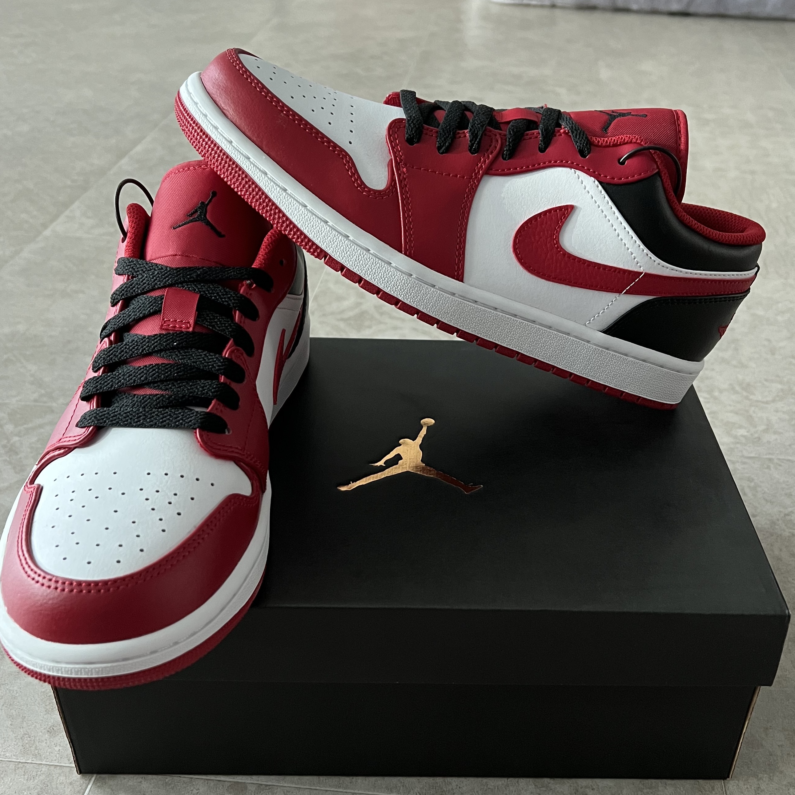 Jordan 1 Low White Gym Red Black 착용 스타일