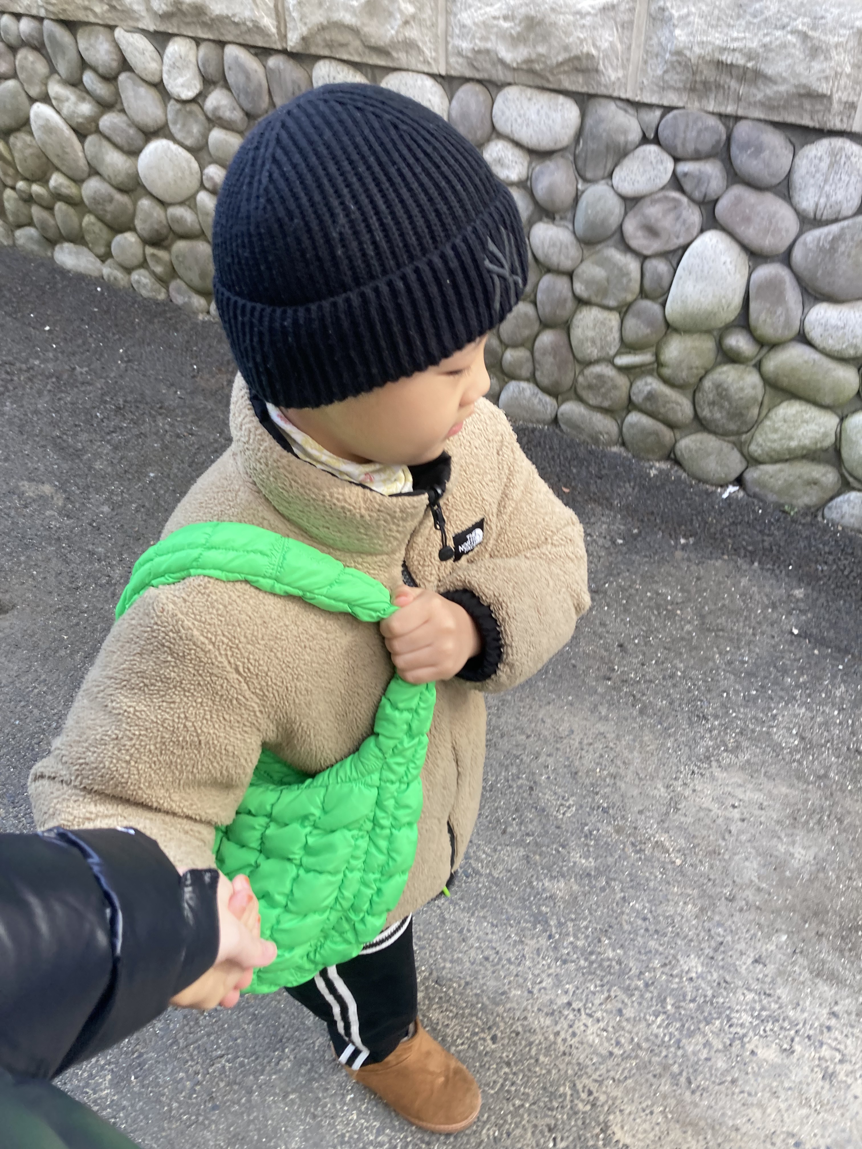 COS Quilted Mini Bag Bright Green 착용 스타일 - 1