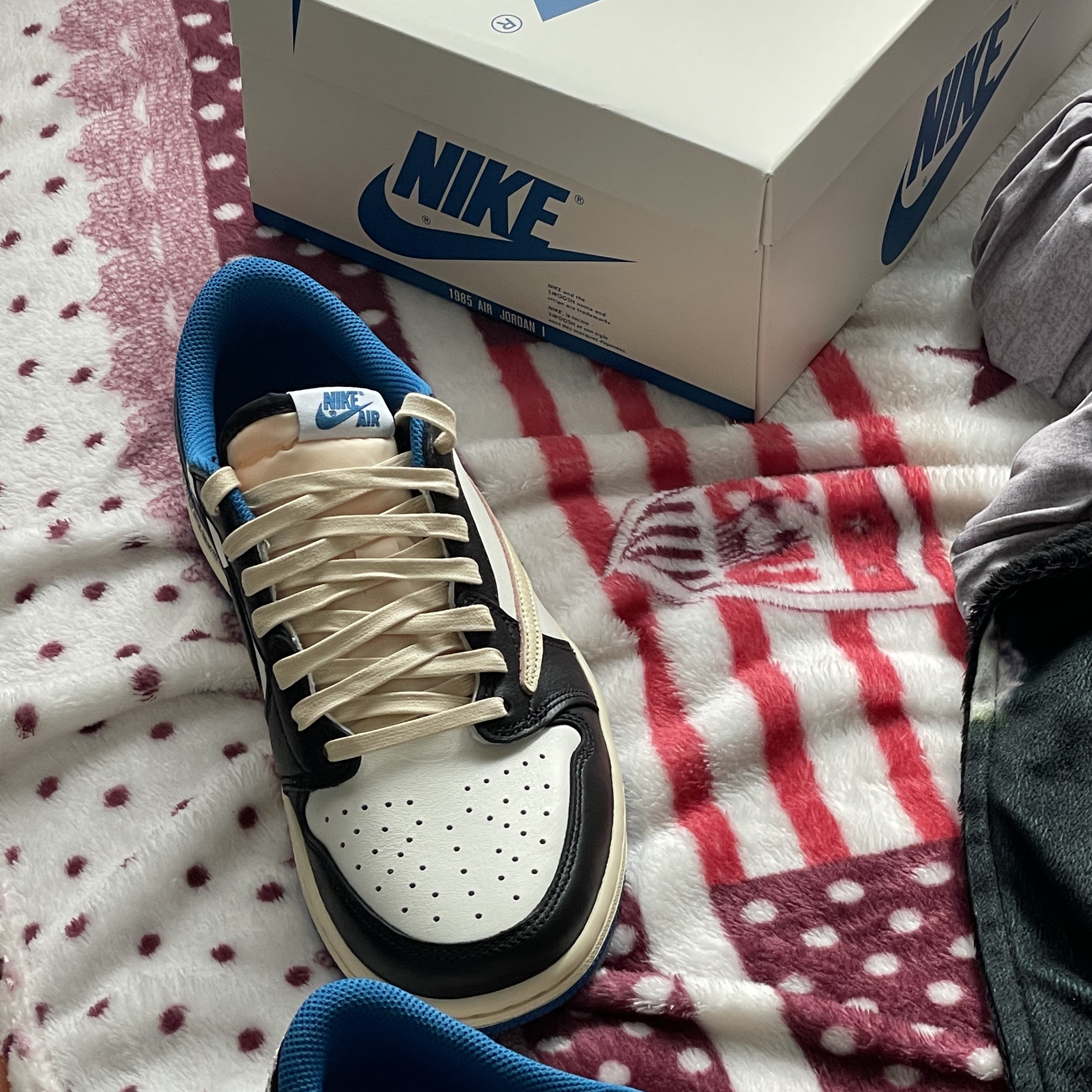 Jordan 1 x Travis Scott x Fragment Retro Low OG SP Military Blue 착용 스타일
