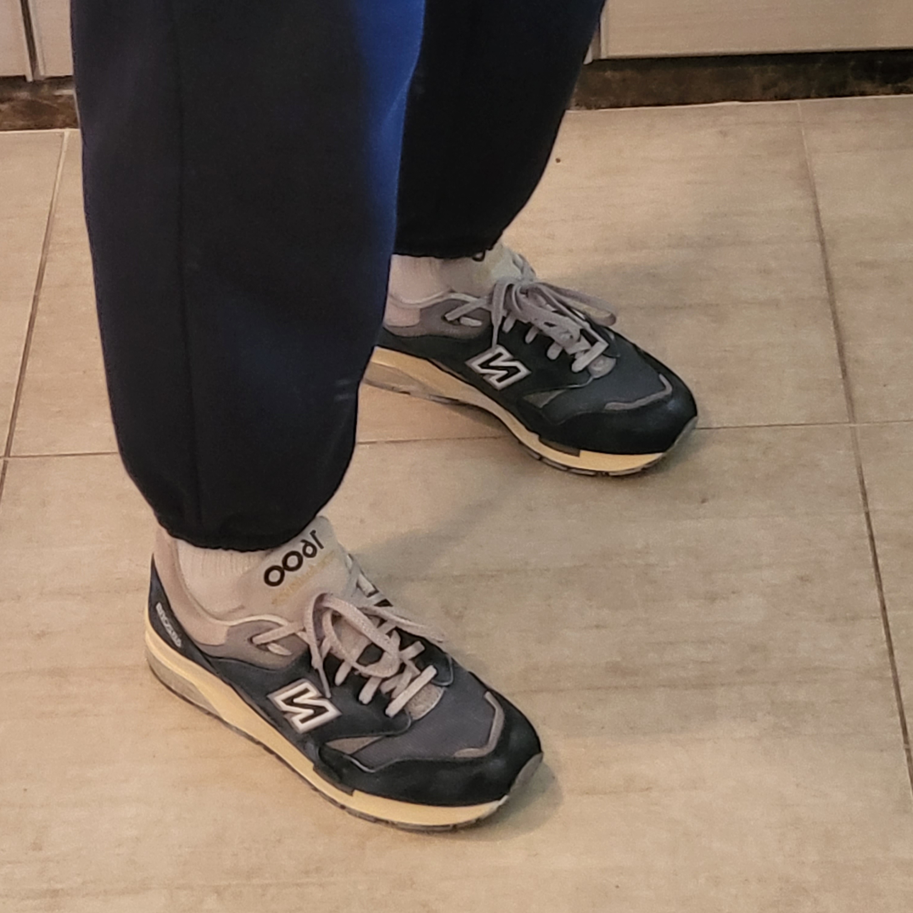 New Balance 1600 Premium Vintage Navy 착용 스타일 - 2