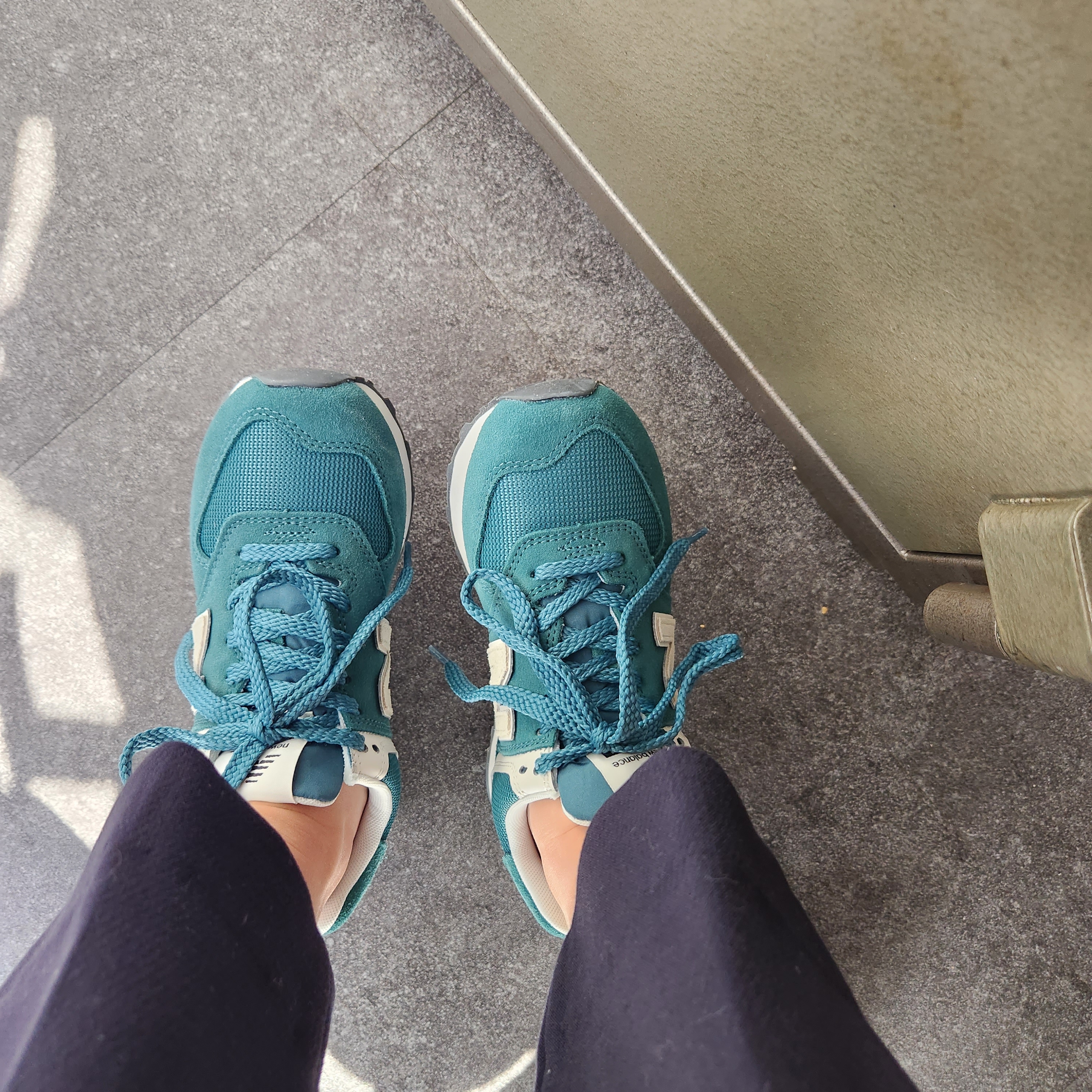 New Balance 574 Classics Reimagined Green 착용 스타일 - 2