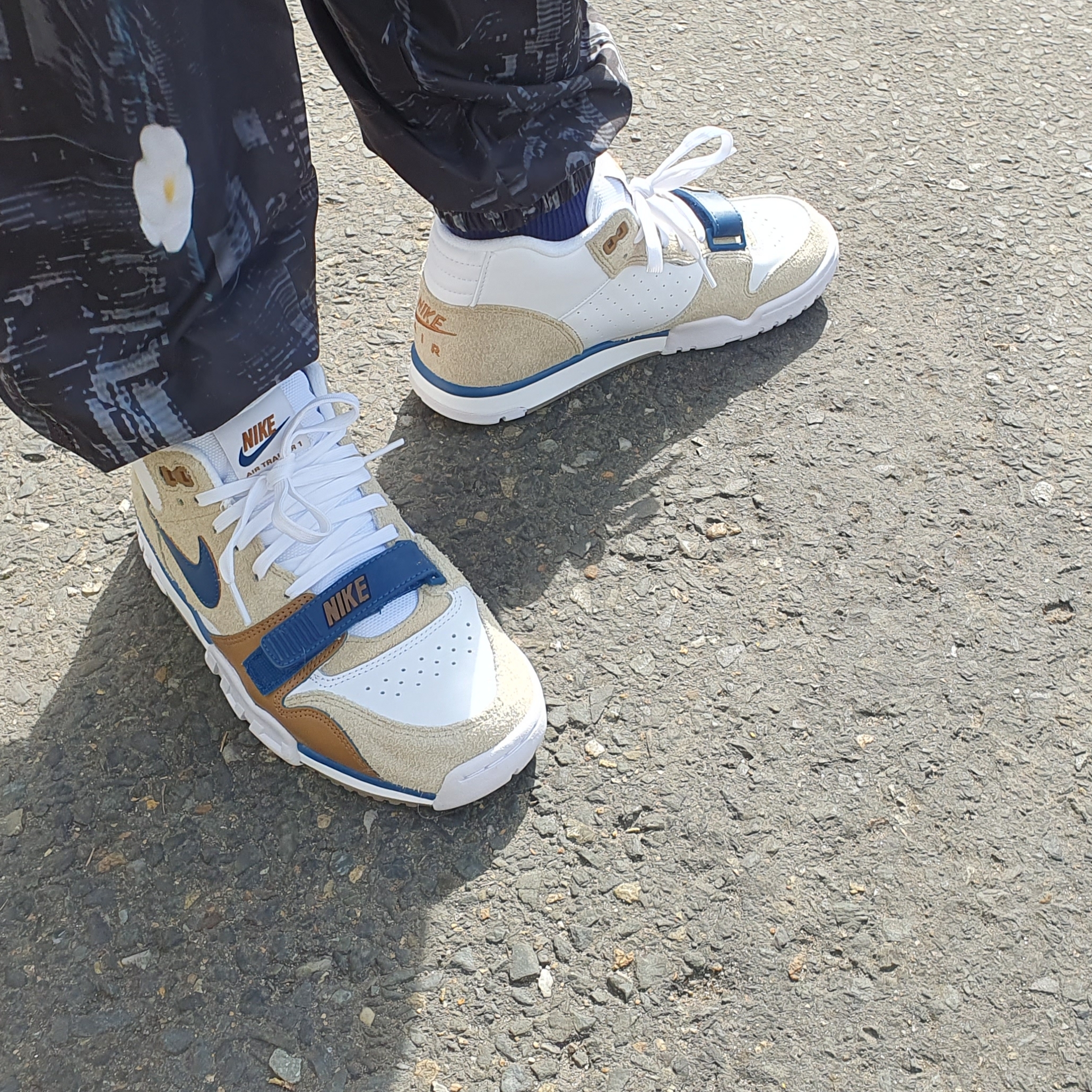 Nike Air Trainer 1 Limestone and Valerian Blue 착용 스타일 - 2