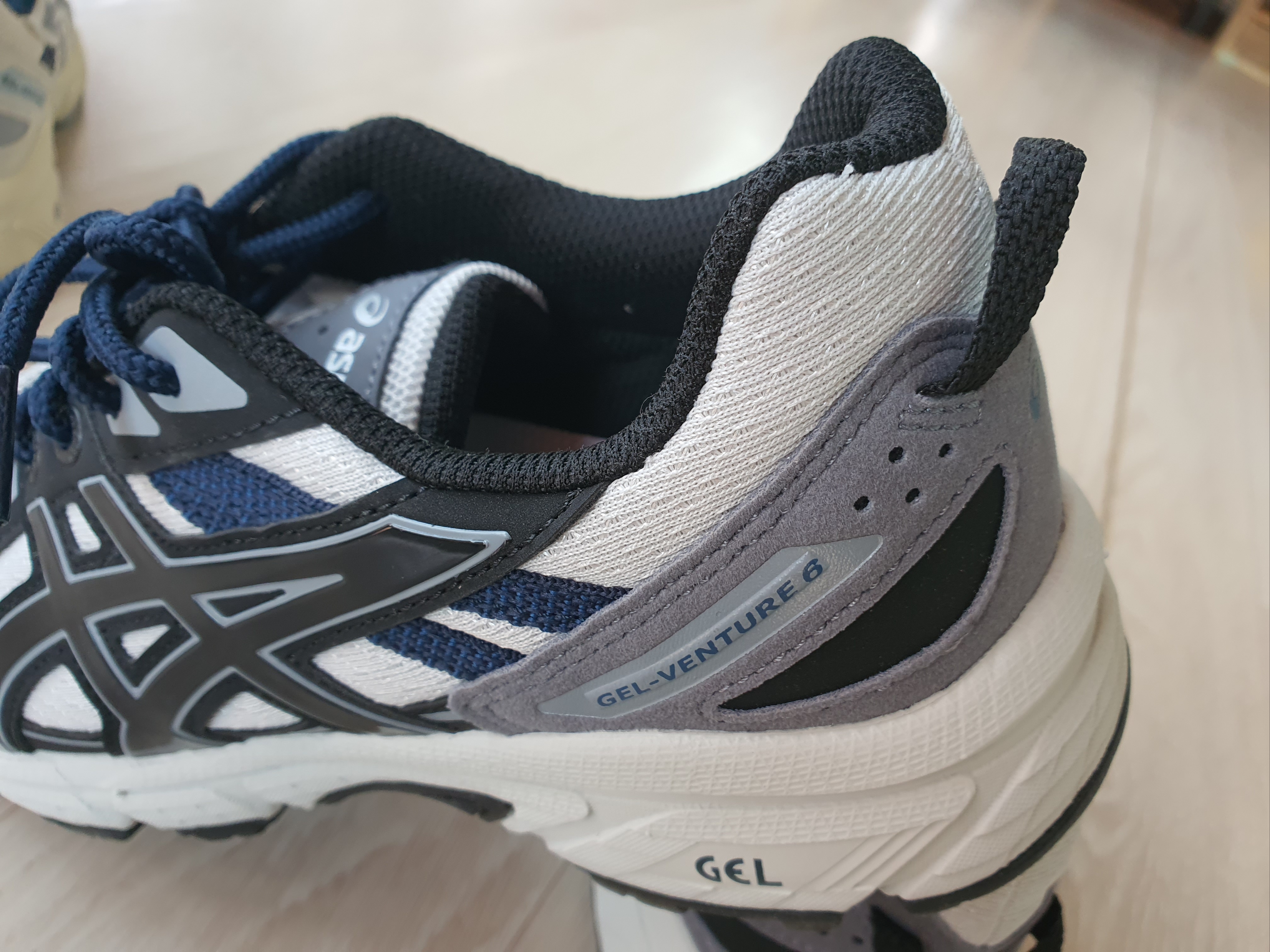 Asics Gel-Venture 6 SPS Glacier Grey, Asics Gel-Venture 6 SPS Birch French Blue 착용 스타일 - 3