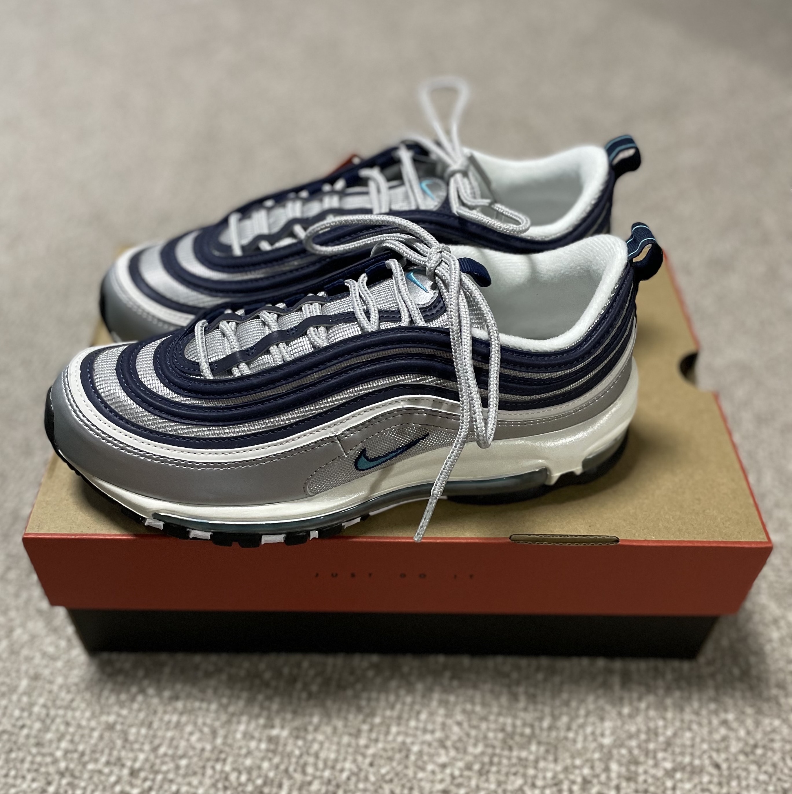 Nike Air Max 97 OG Metallic Silver and Chlorine Blue 착용 스타일 - 1