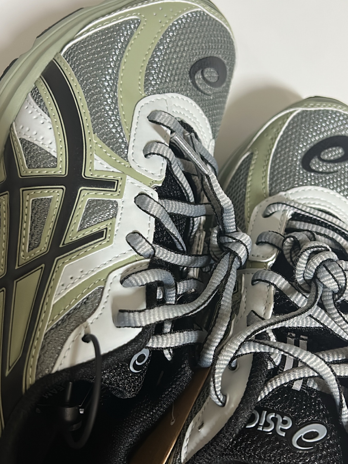 Asics Jog 100 S Sheet Rock - 2E Wide 착용 스타일 - 2