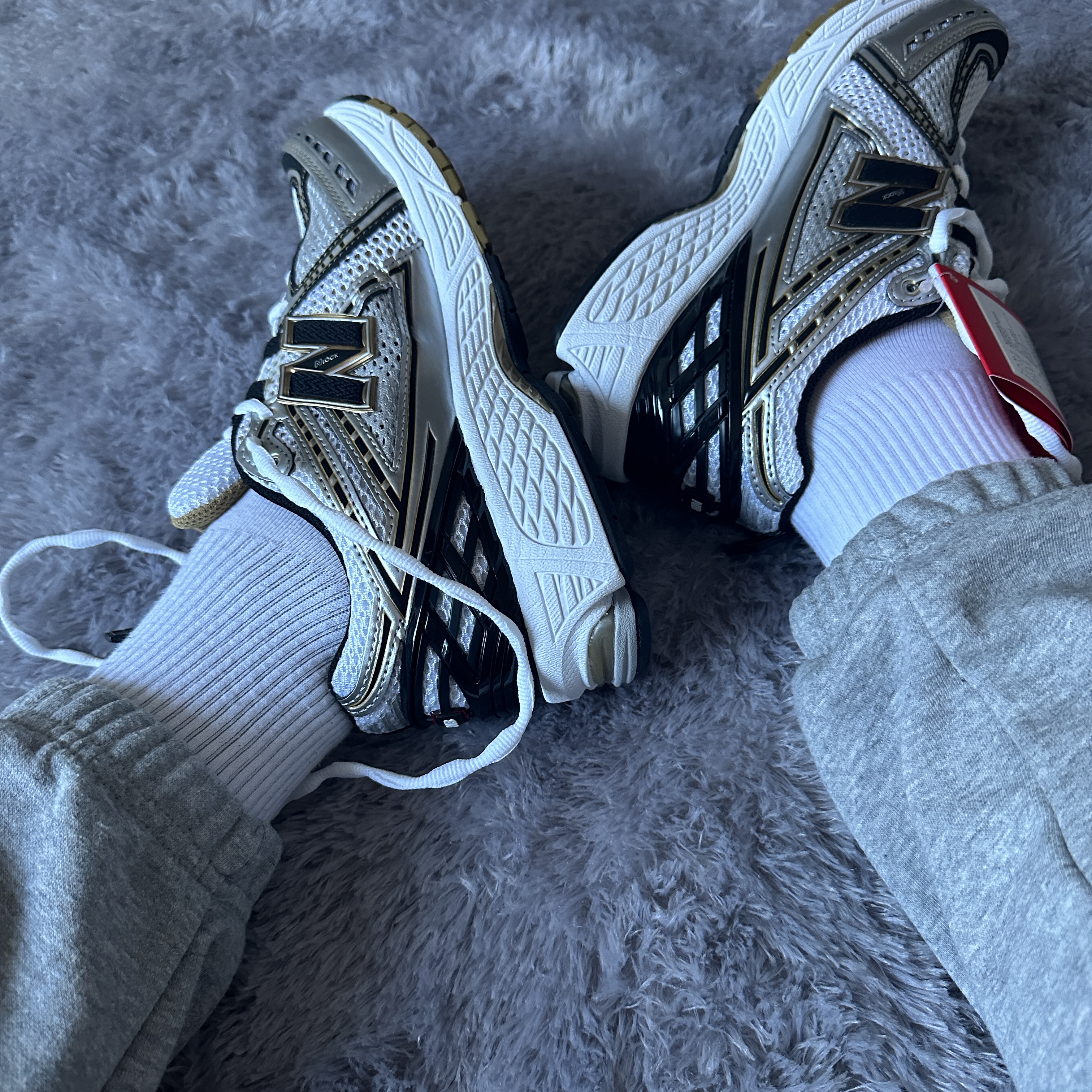 New Balance 1906R White Gold 착용 스타일 - 1