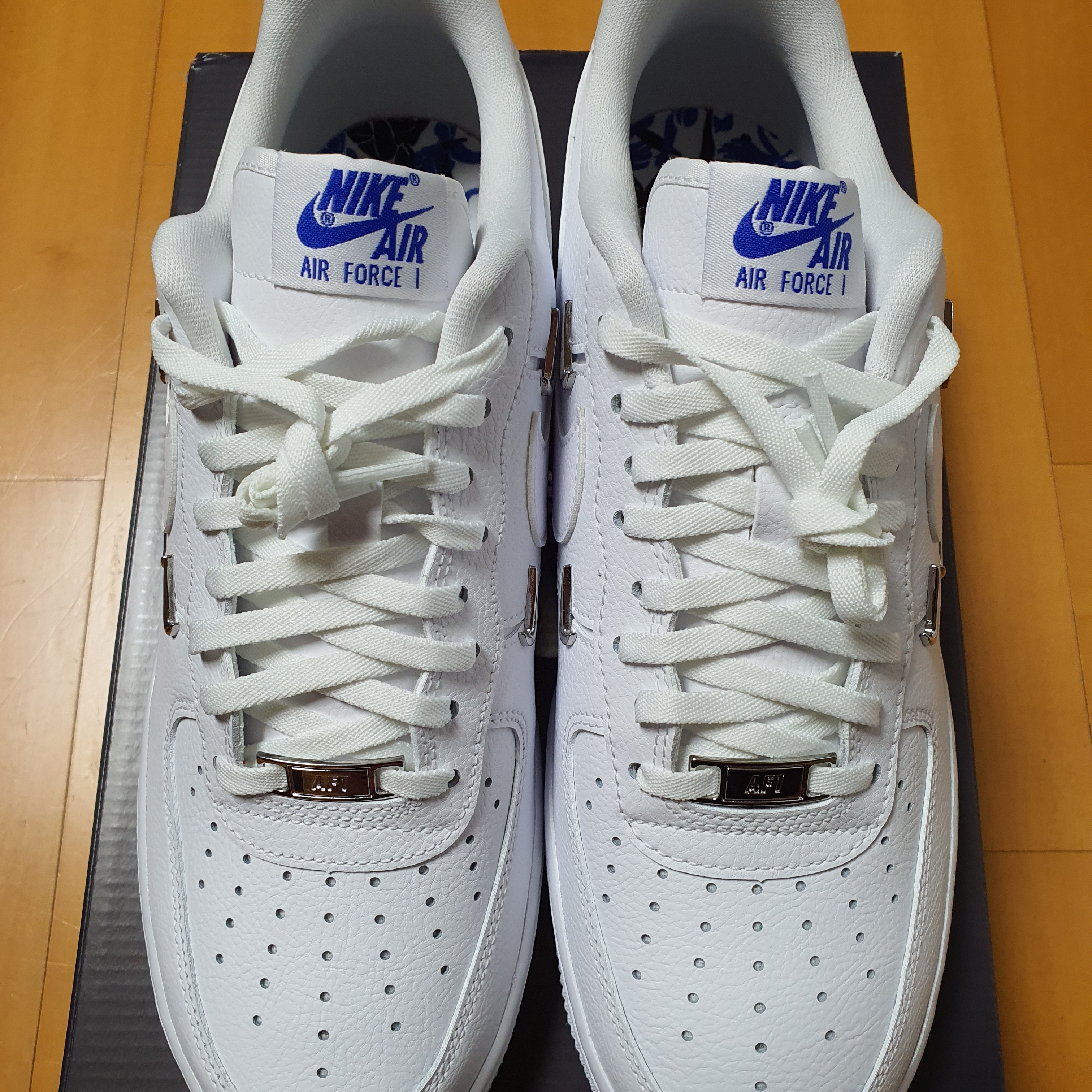 (W) Nike Air Force 1 Low '07 LX Chrome Luxe 착용 스타일