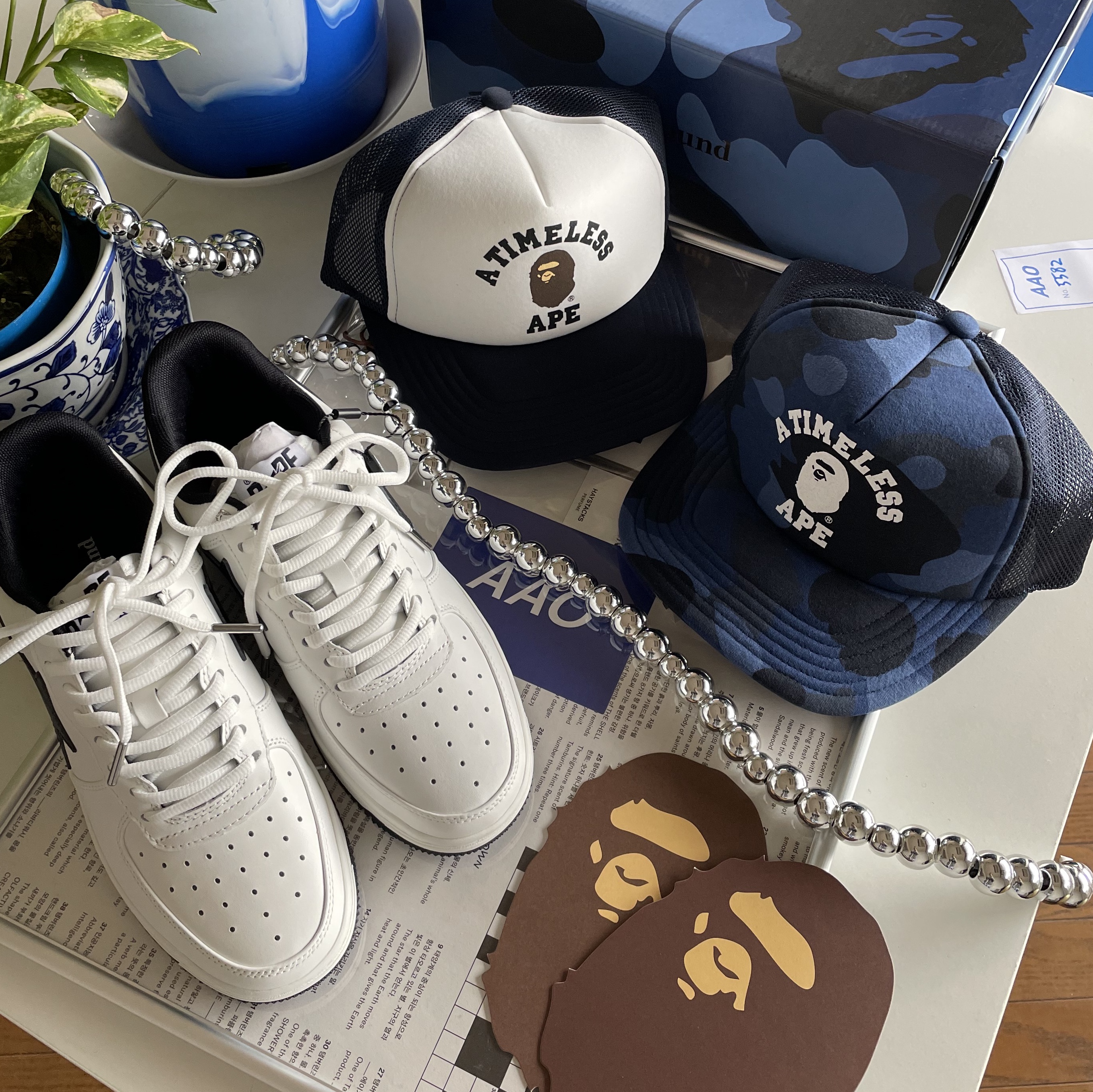 BAPE x JJJJound Bape Sta Low White Navy, BAPE x JJJJound Color Camo College Mesh Cap Navy 착용 스타일 - 1