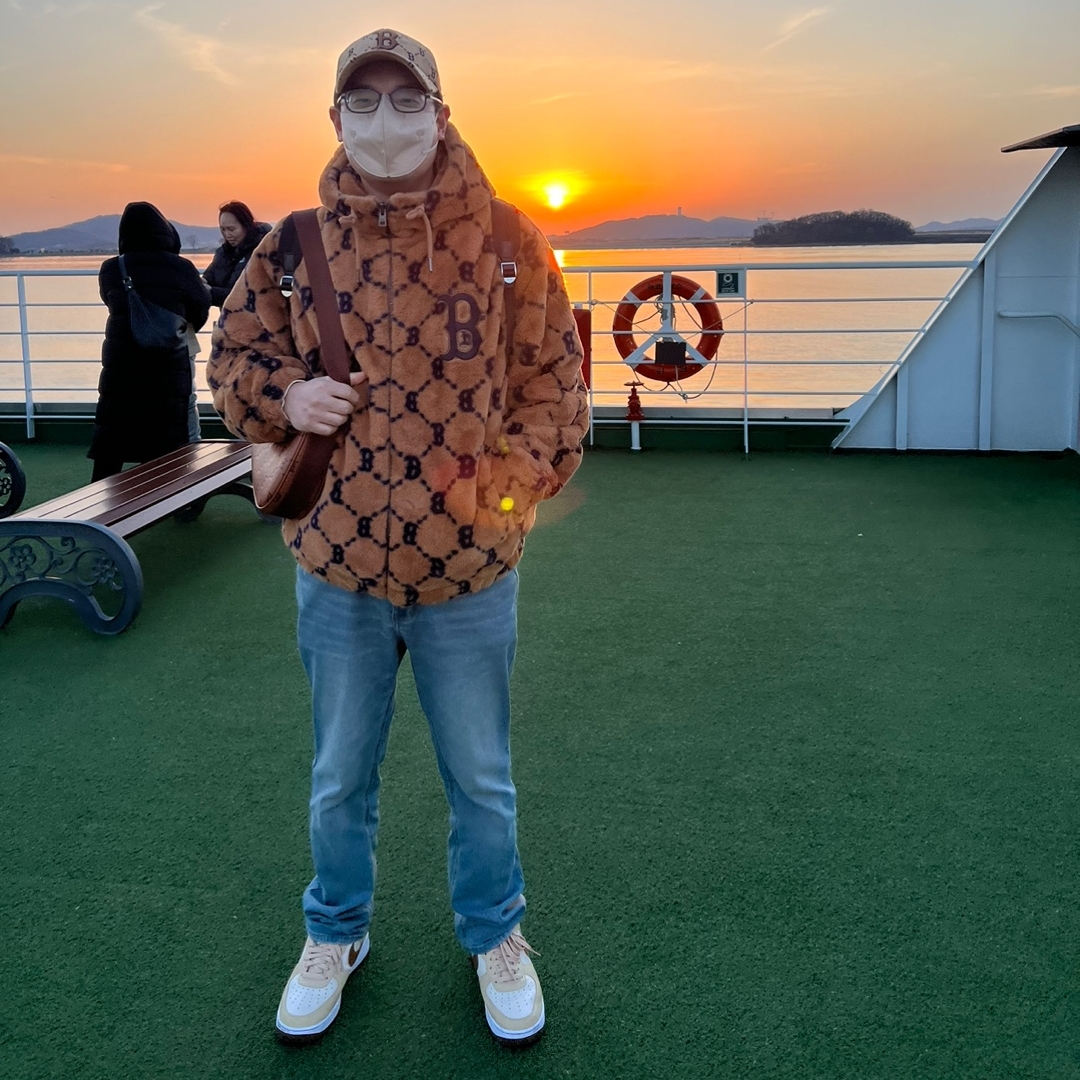 Nike Air Force 1 Low '07 LV8 Pearl White Sesame 착용 스타일